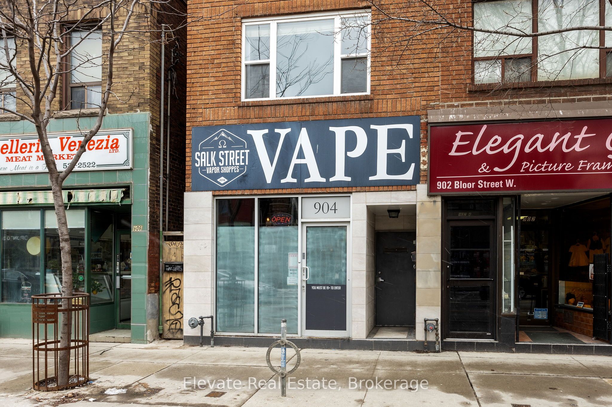 904 Bloor Street W Property Photo 3