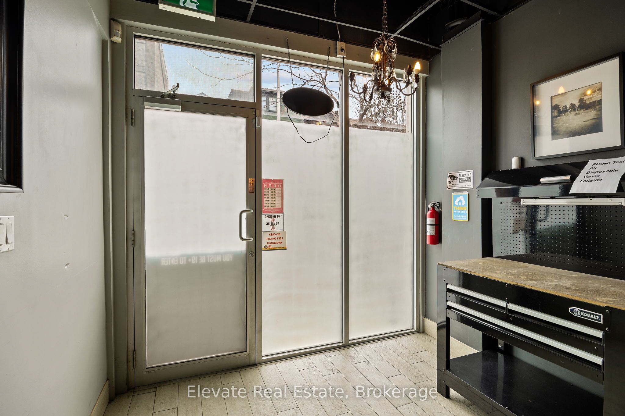 904 Bloor Street W Property Photo 4