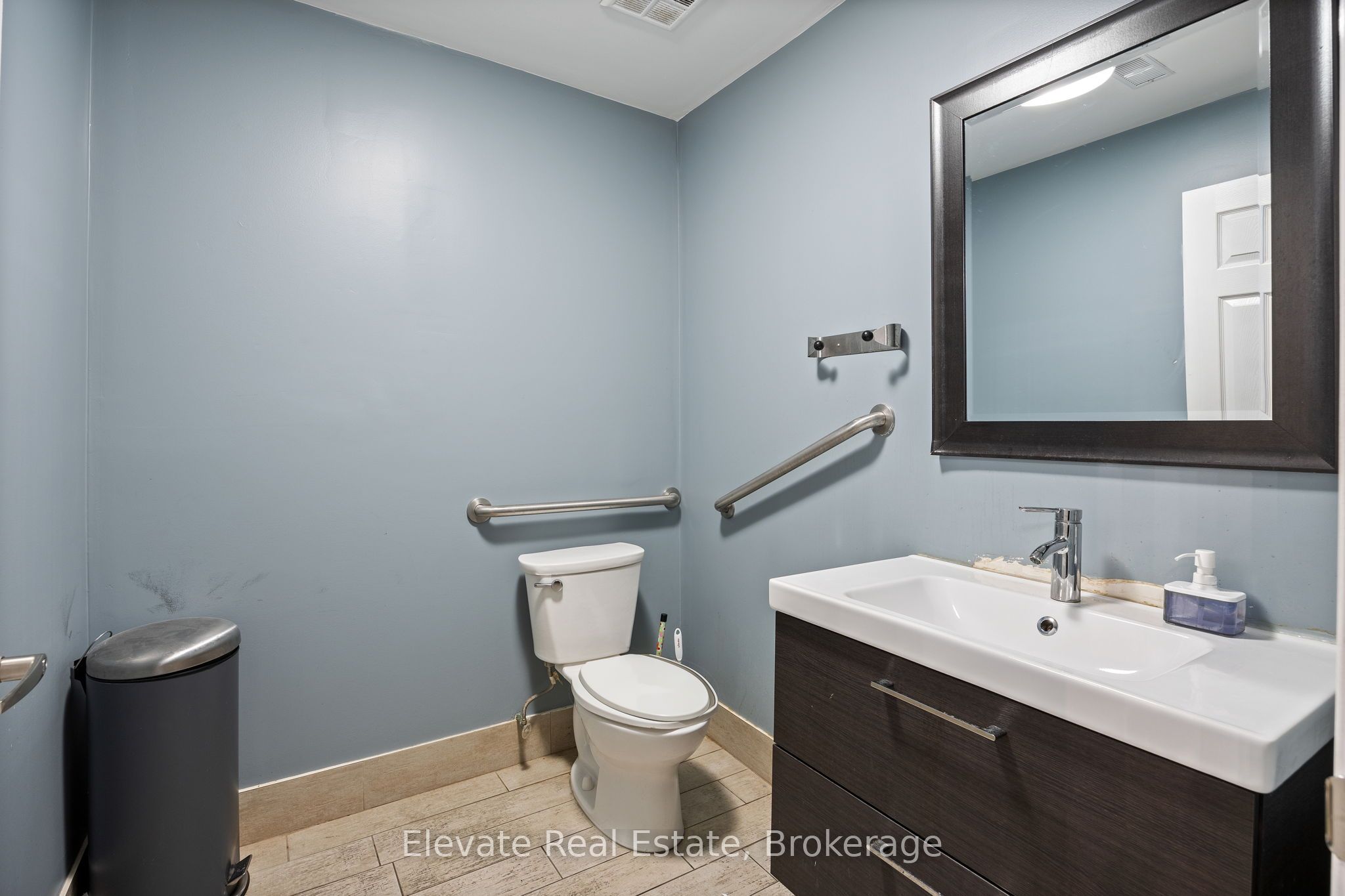 904 Bloor Street W Property Photo 15