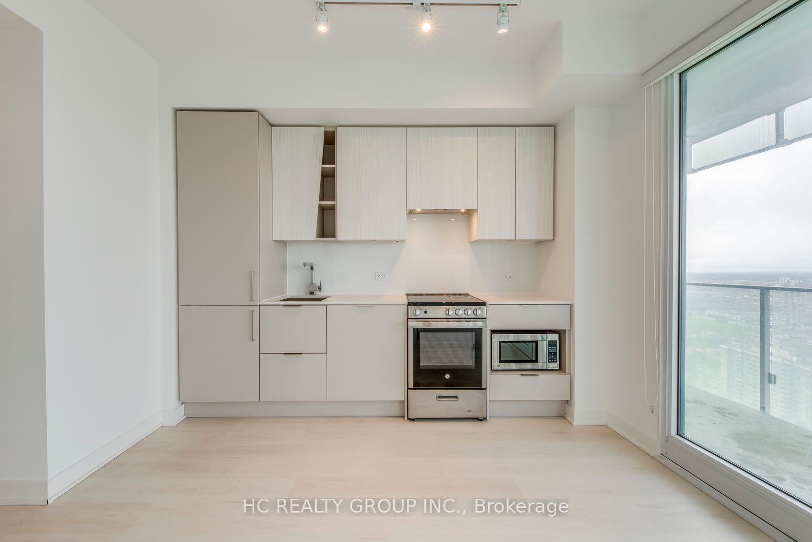 #2805 - 3900 Confederation Parkway Property Photo 11