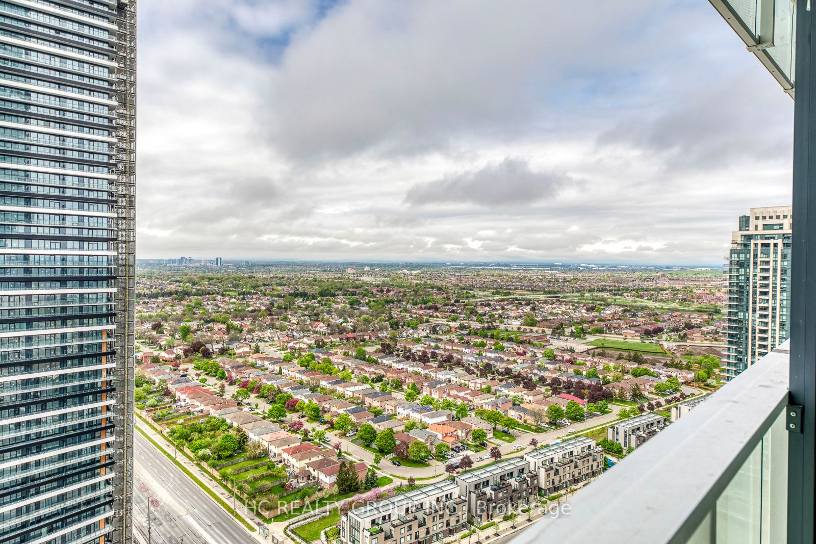 #2805 - 3900 Confederation Parkway Property Photo 15