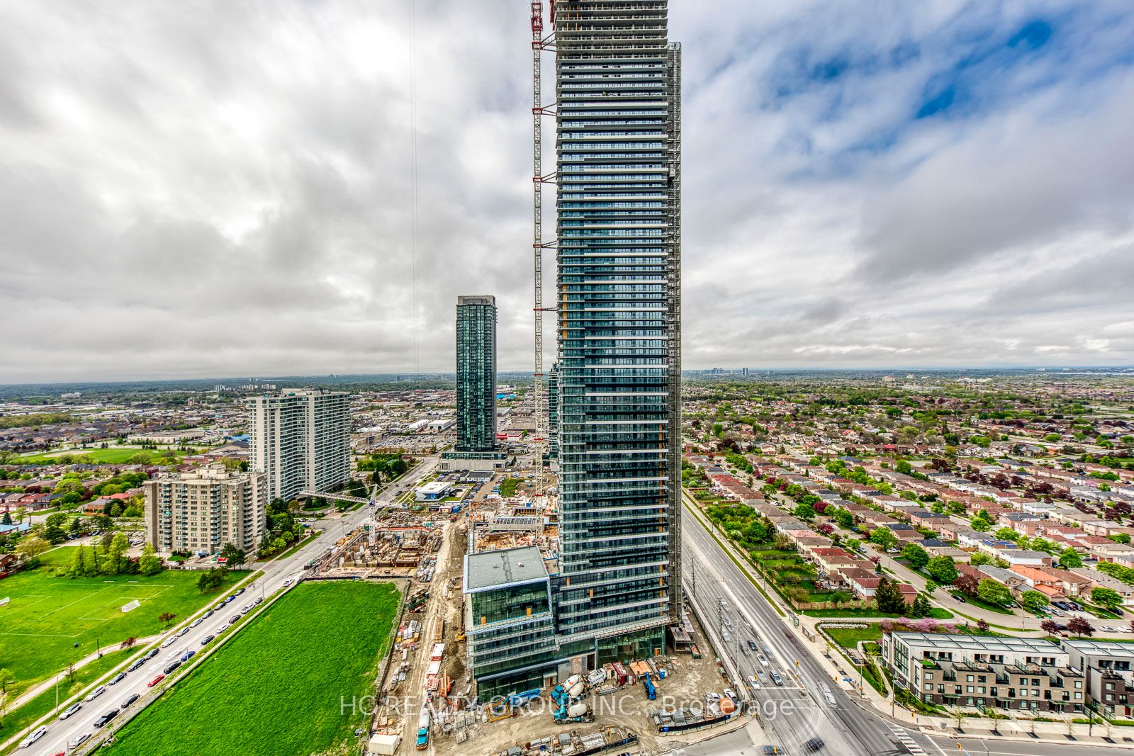 #2805 - 3900 Confederation Parkway Property Photo 18