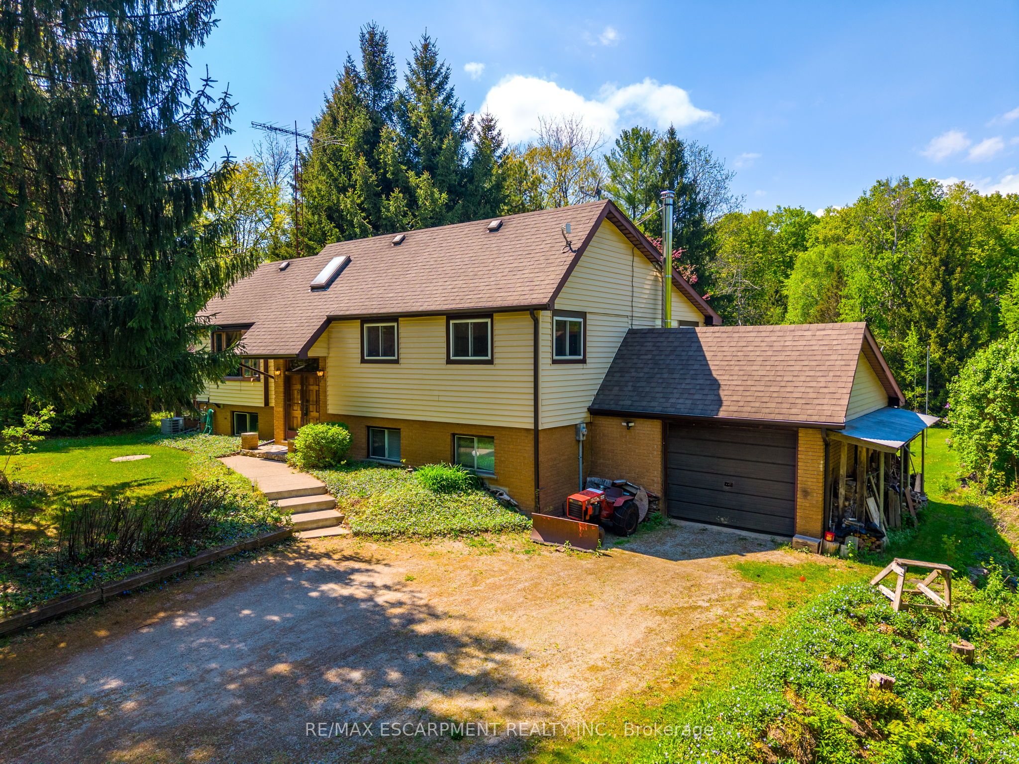 1215 Derry Rd Property Photo