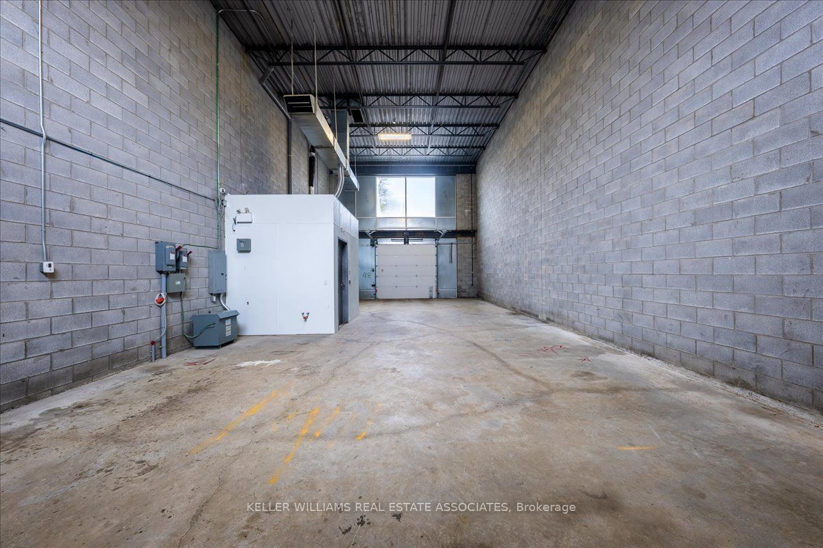 1215 Queensway N/a E 48 Property Photo 3