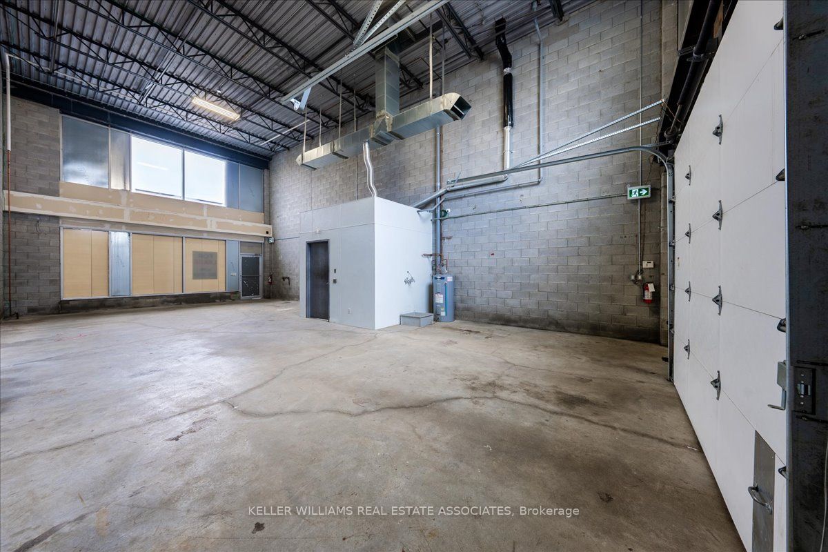 1215 Queensway N/a E 48 Property Photo 5
