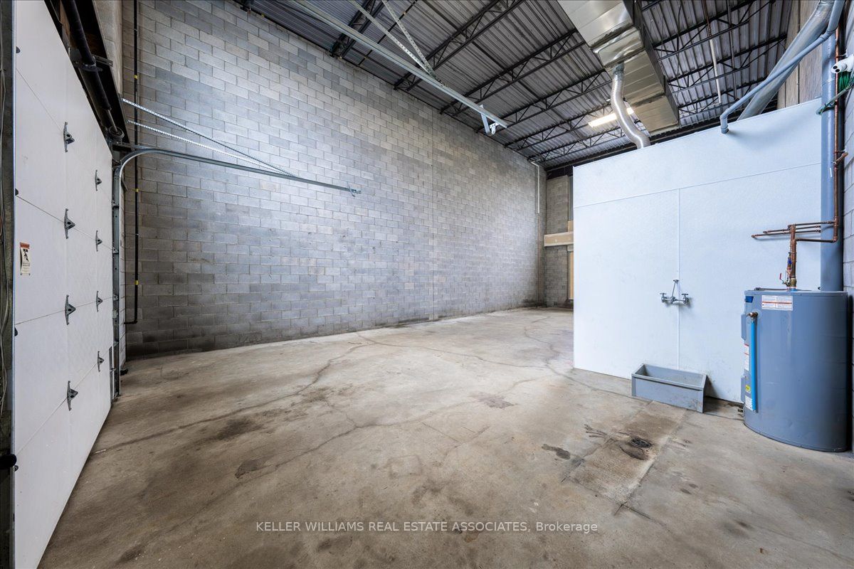 1215 Queensway N/a E 48 Property Photo 6