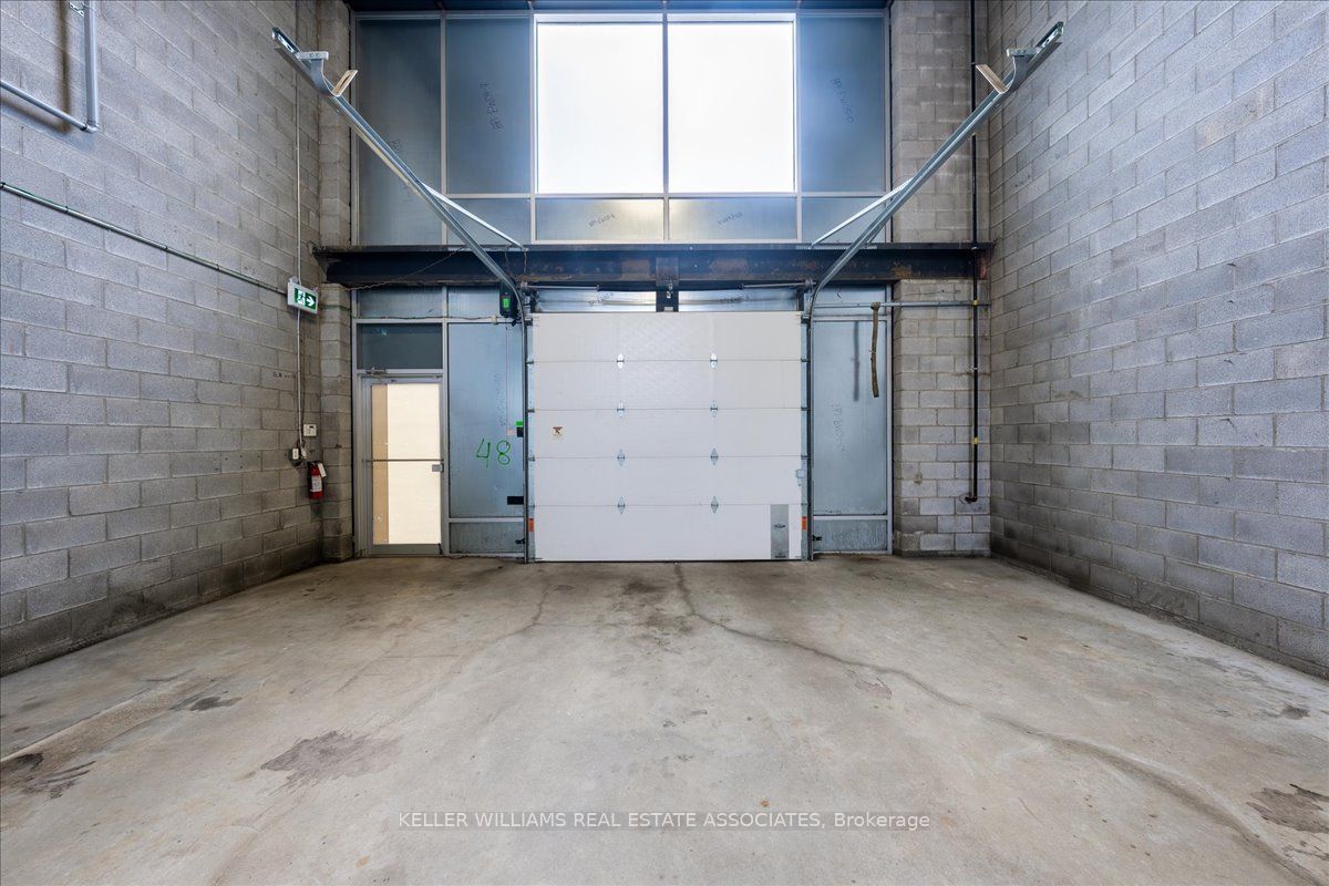 1215 Queensway N/a E 48 Property Photo 7