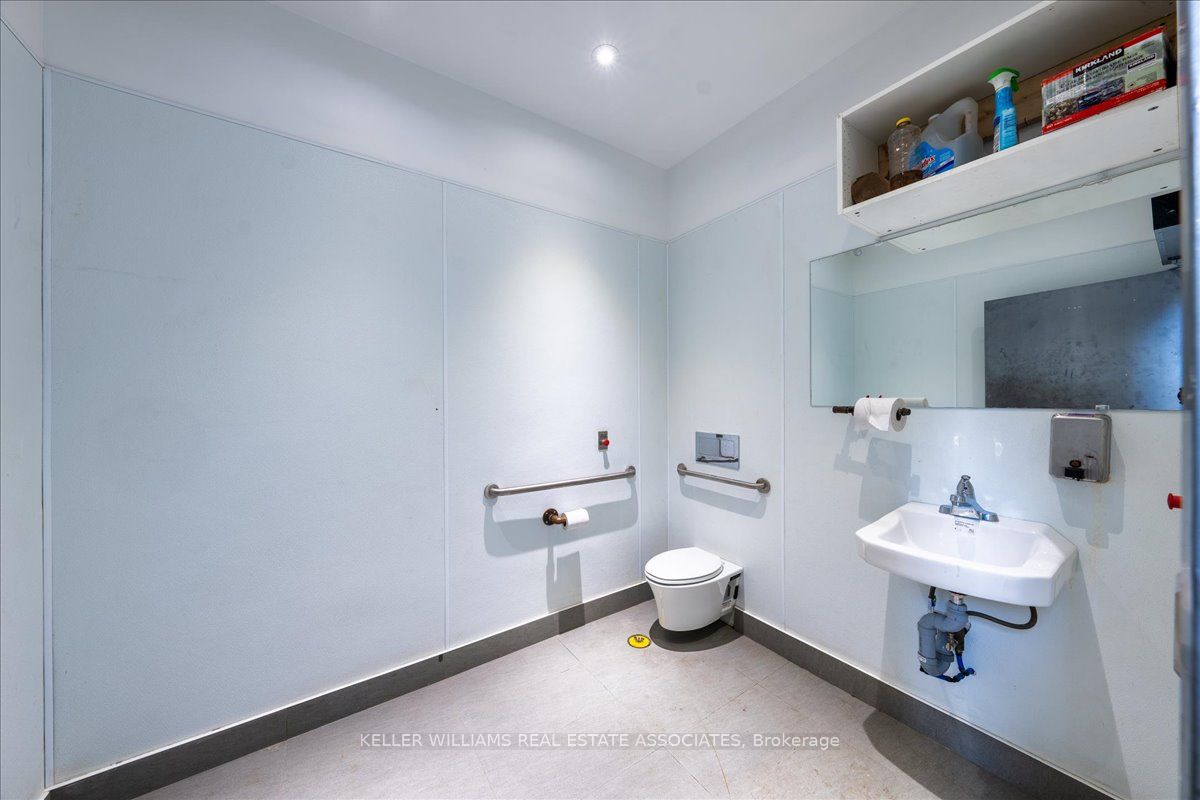 1215 Queensway N/a E 48 Property Photo 8
