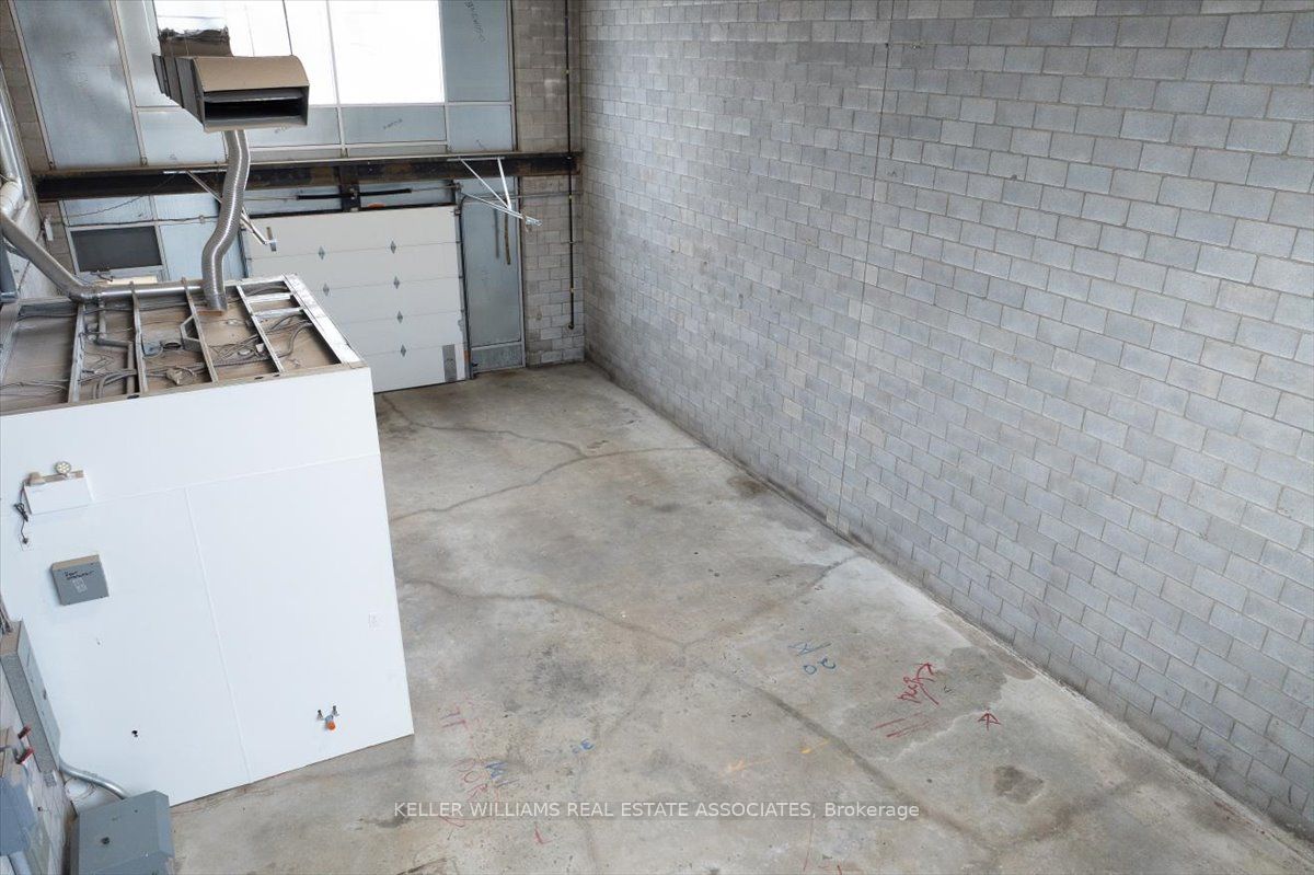 1215 Queensway N/a E 48 Property Photo 10