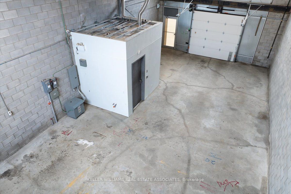 1215 Queensway N/a E 48 Property Photo 11