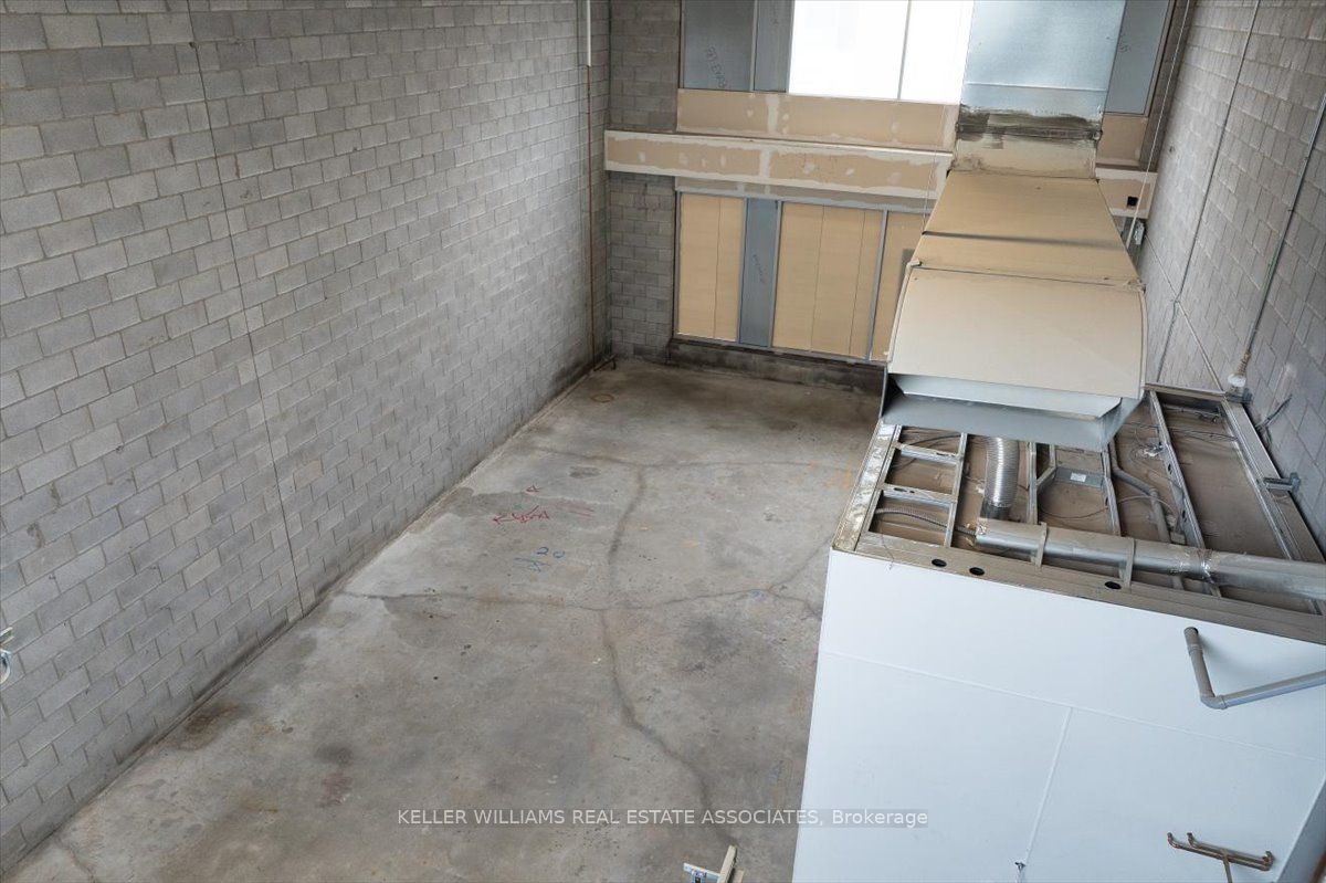 1215 Queensway N/a E 48 Property Photo 13