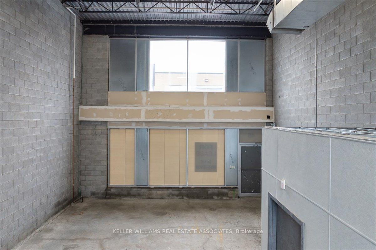 1215 Queensway N/a E 48 Property Photo 14
