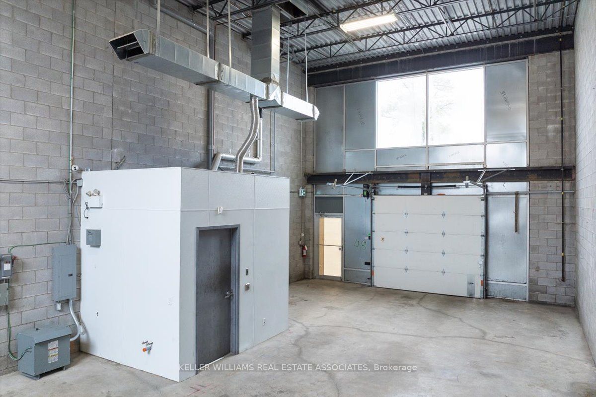 1215 Queensway N/a E 48 Property Photo 16