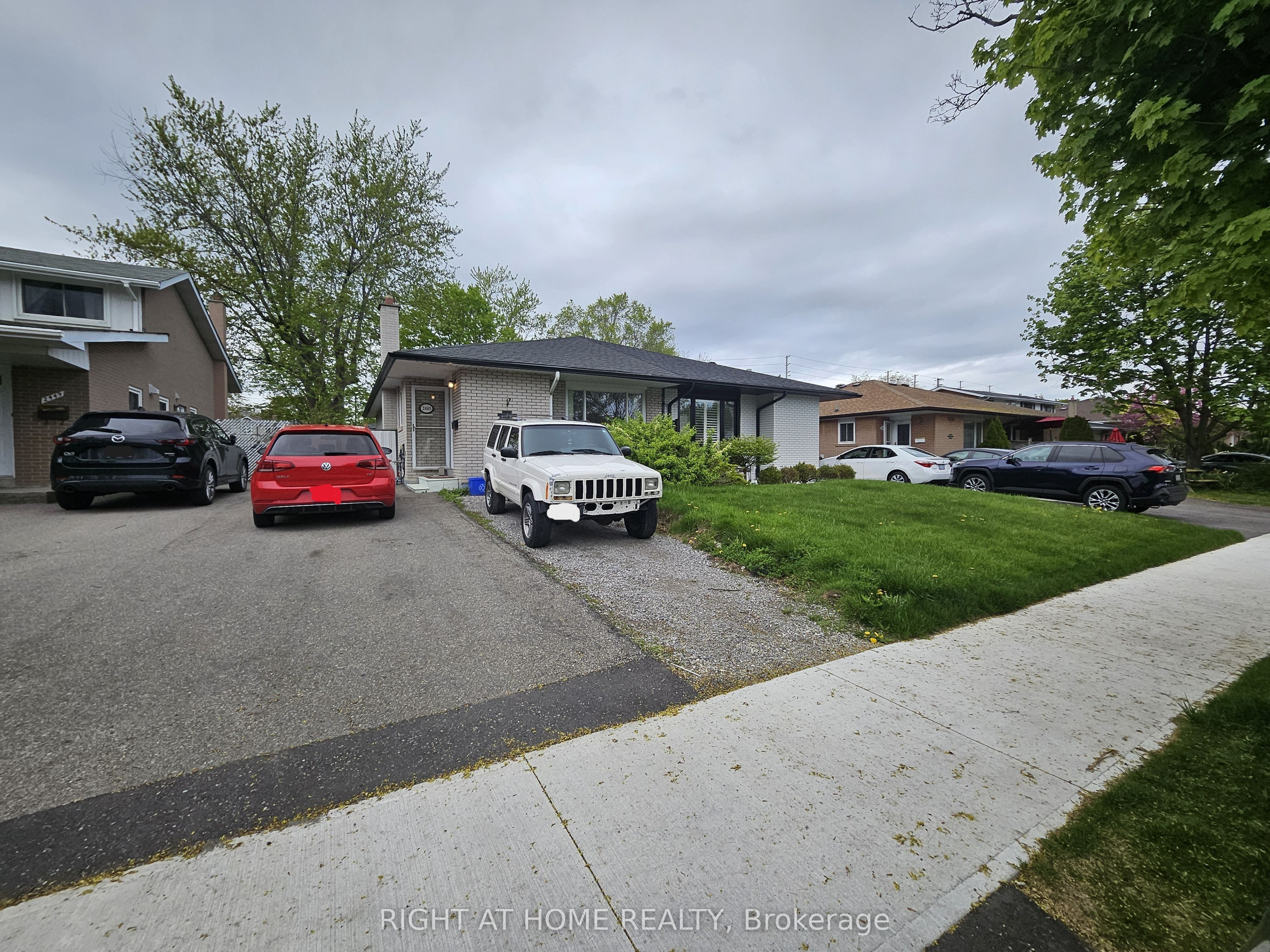 #upper - 2445 Padstow Crescent Property Photo