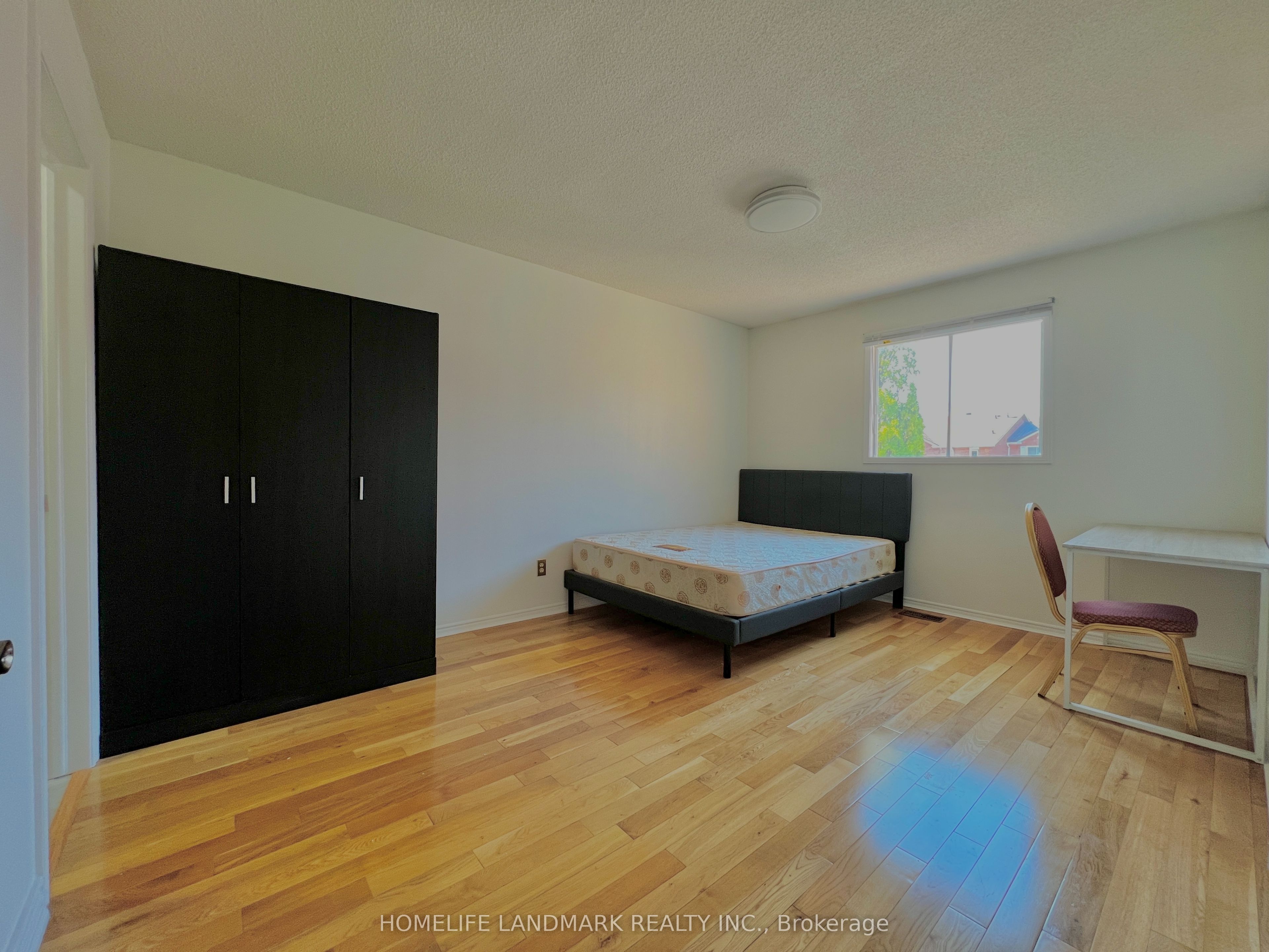 #room 1 - 654 Dinsmore Court Property Photo