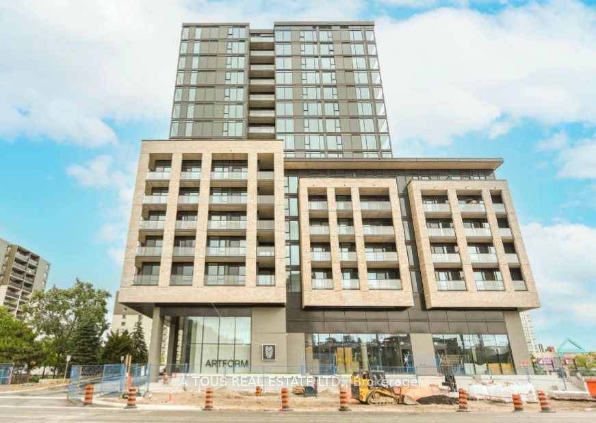 90 Dundas St E Property Photo