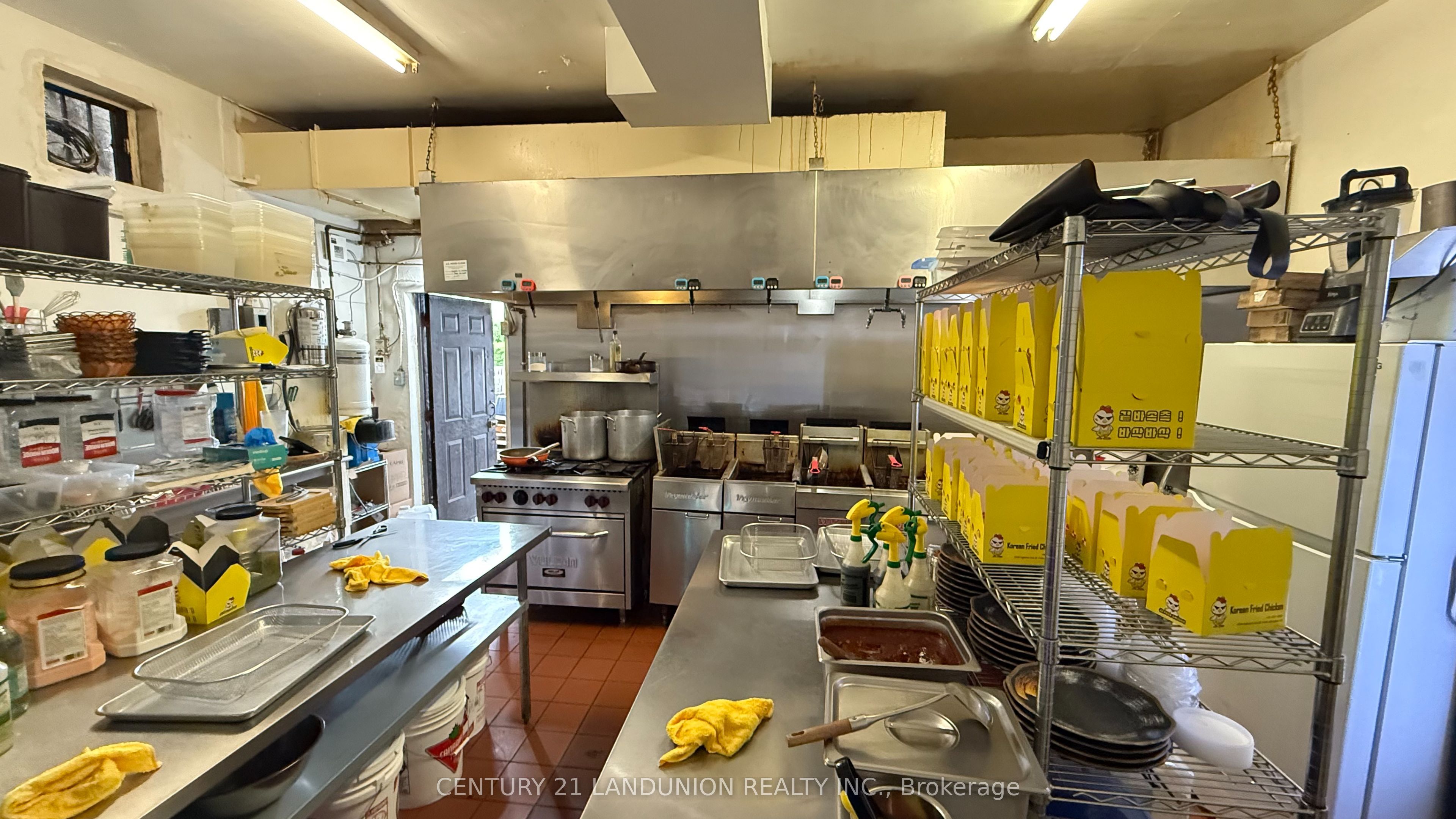 2539 Eglinton Avenue Property Photo 3