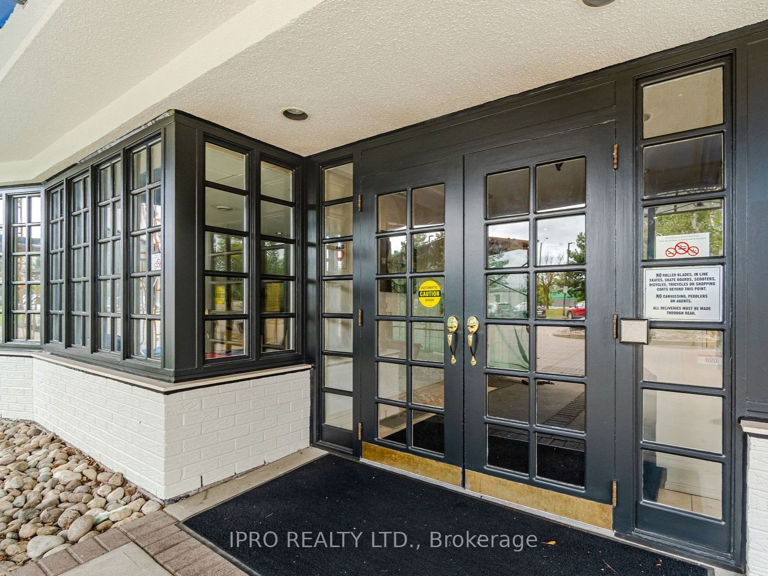 1360 Rathburn Road E 808 Property Photo 2