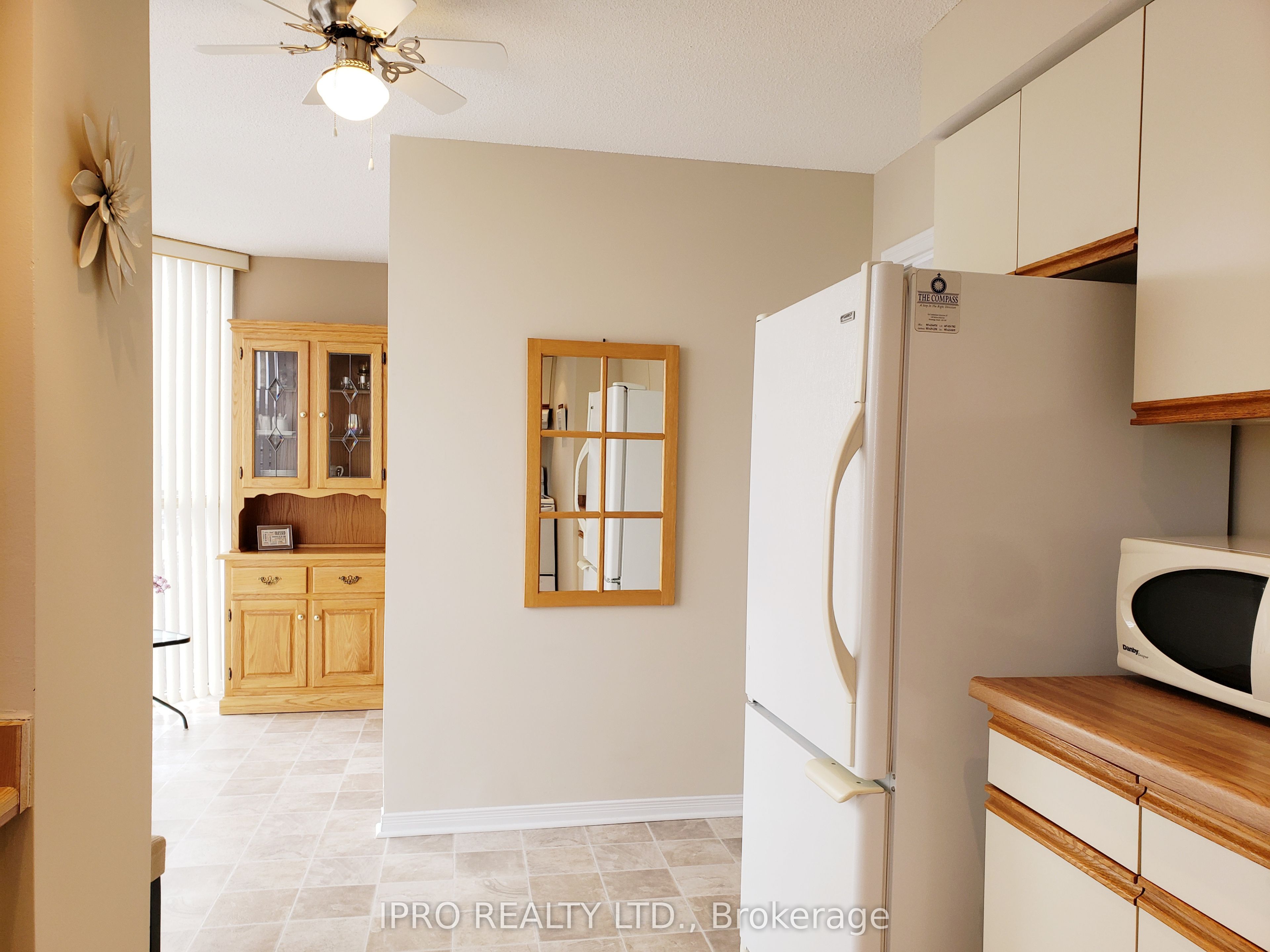 1360 Rathburn Road E 808 Property Photo 6