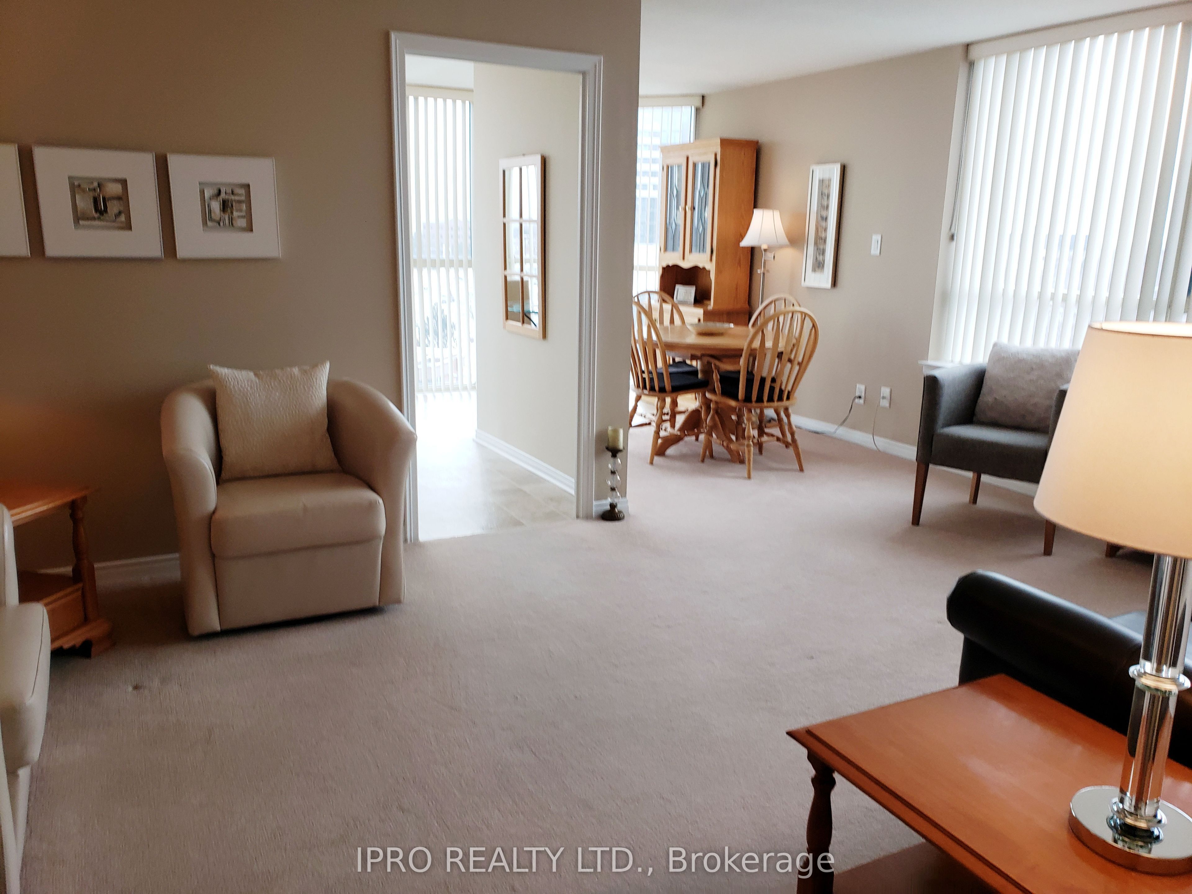1360 Rathburn Road E 808 Property Photo 10
