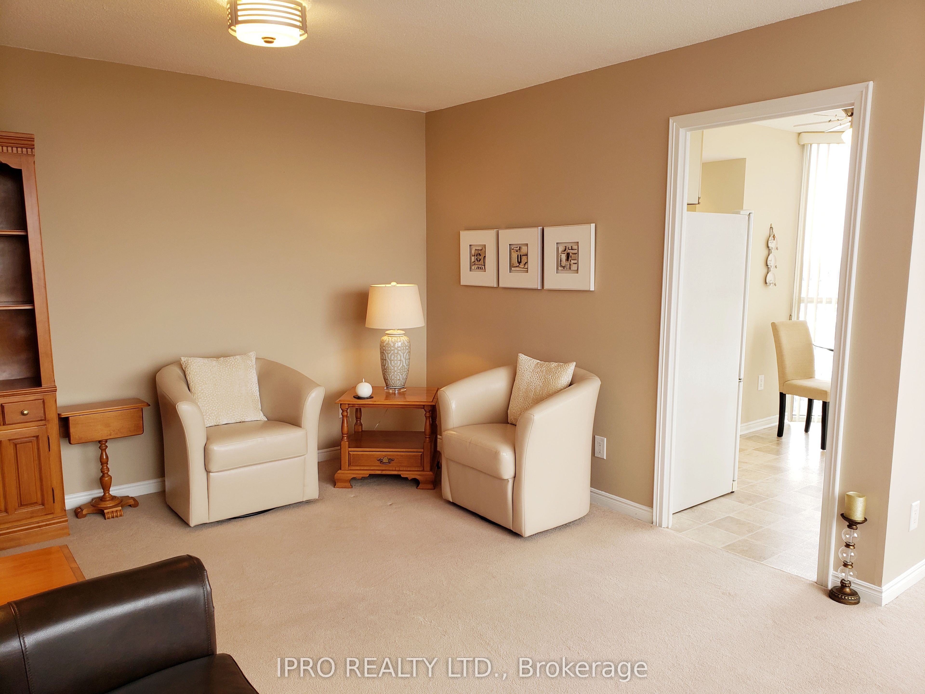 1360 Rathburn Road E 808 Property Photo 11