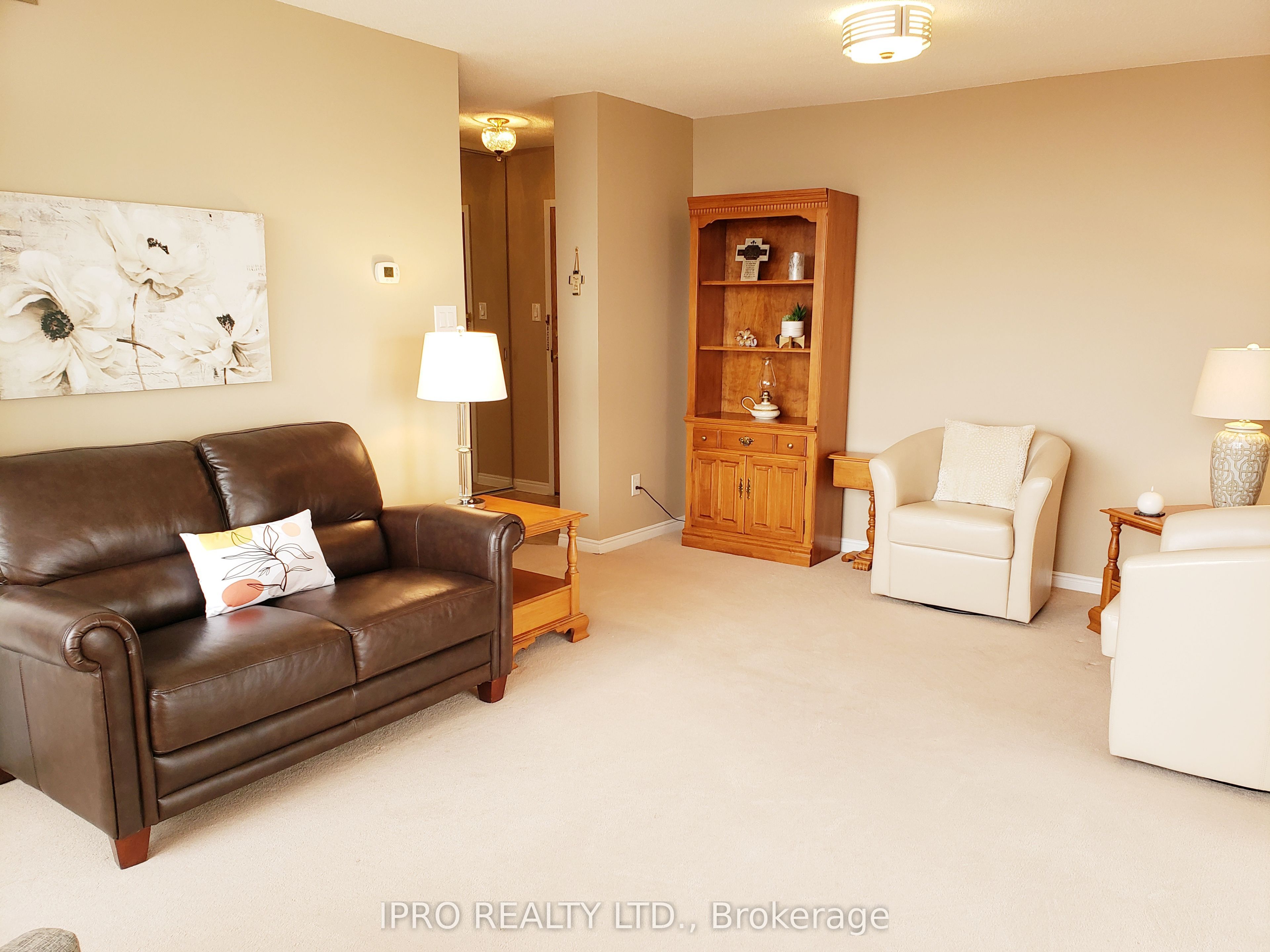 1360 Rathburn Road E 808 Property Photo 12