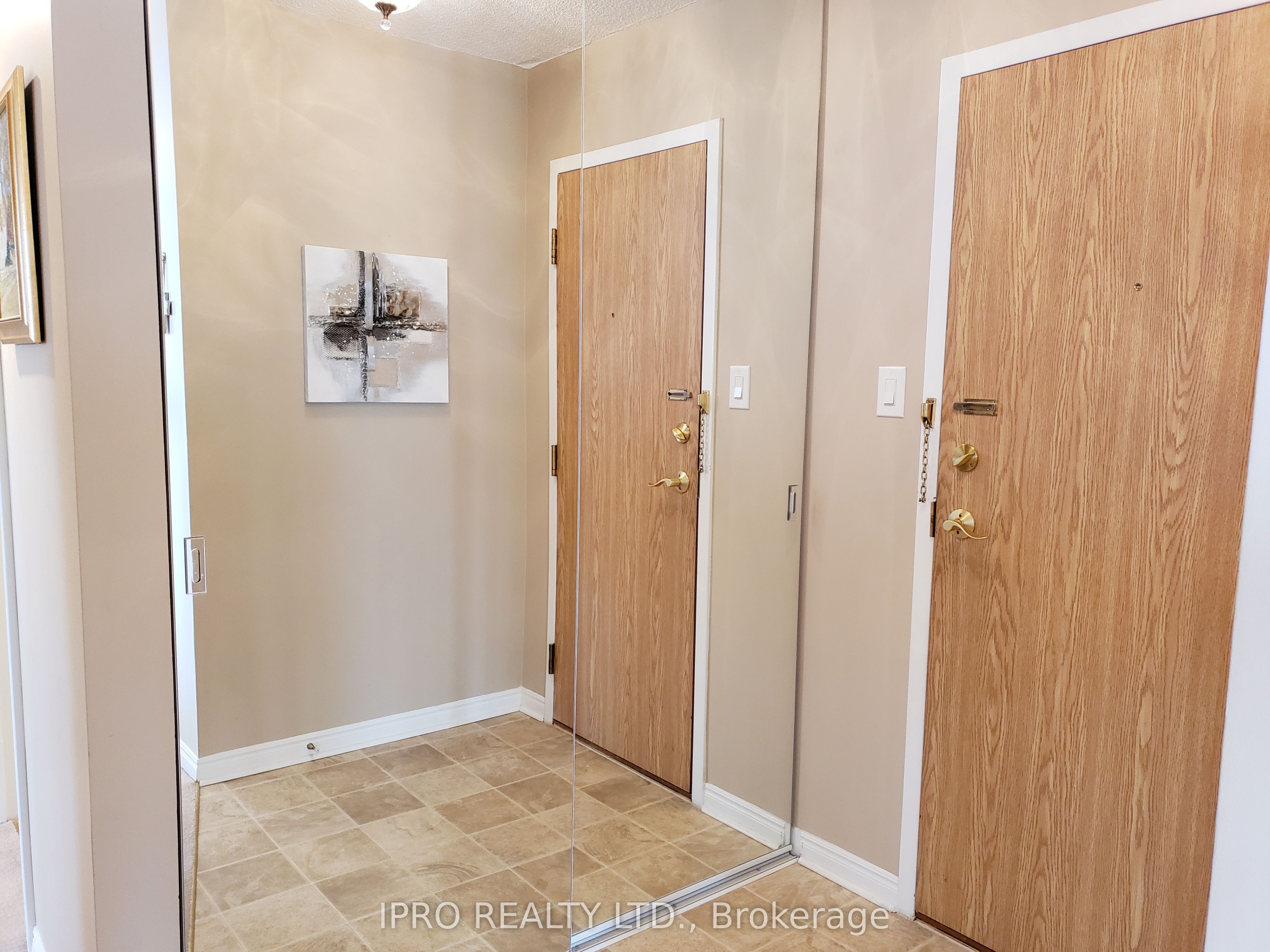 1360 Rathburn Road E 808 Property Photo 13