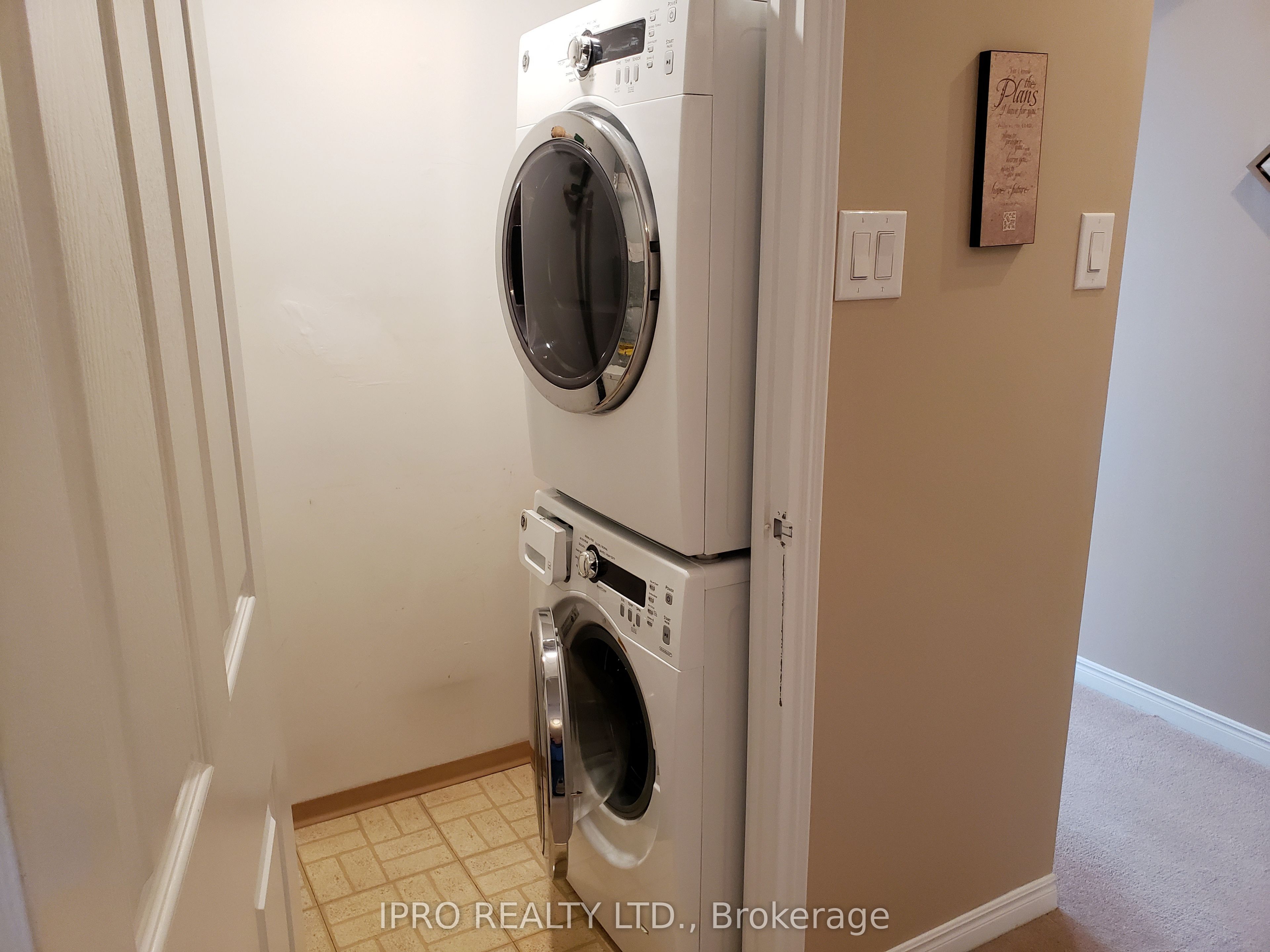 1360 Rathburn Road E 808 Property Photo 16