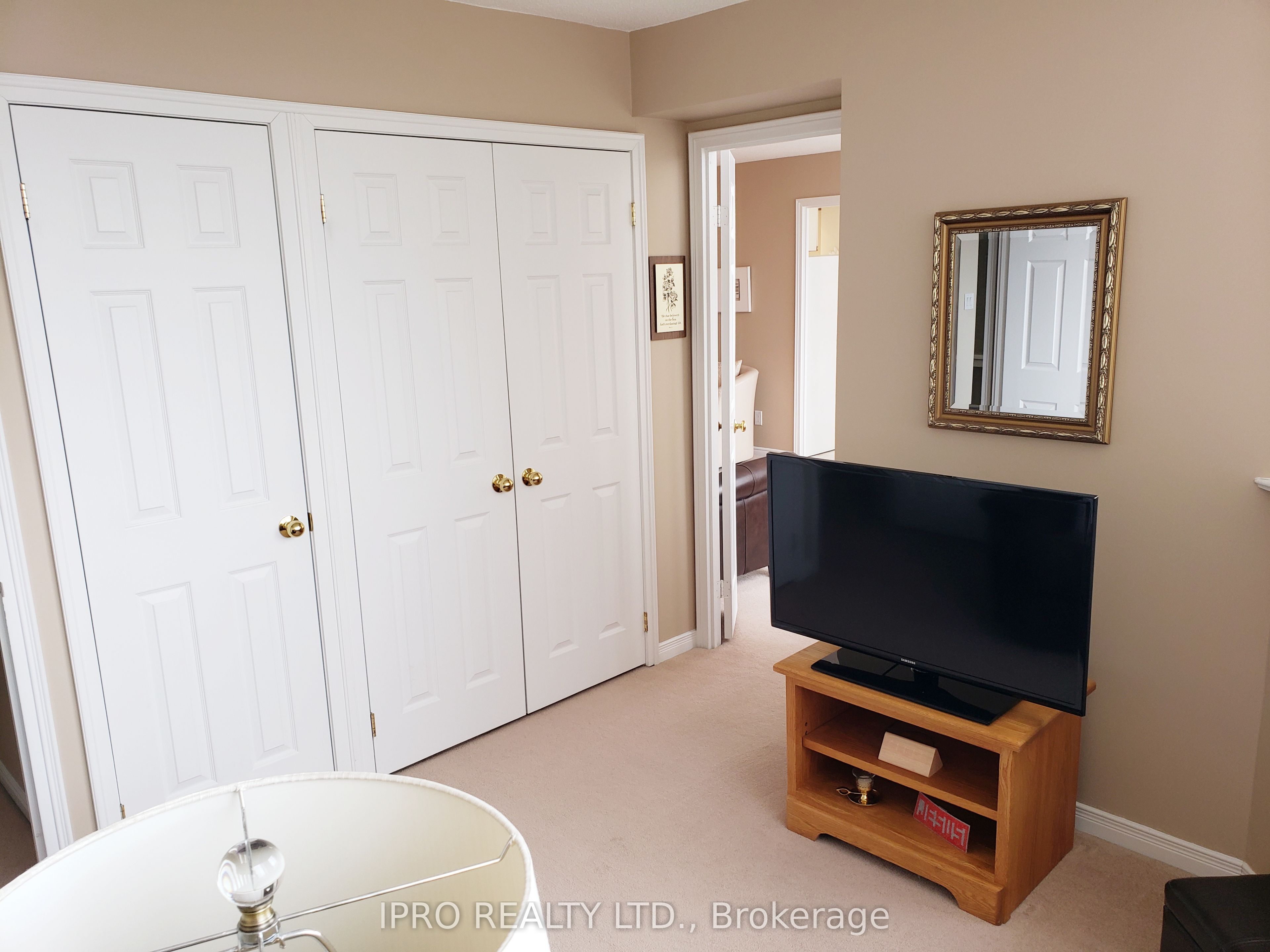 1360 Rathburn Road E 808 Property Photo 17
