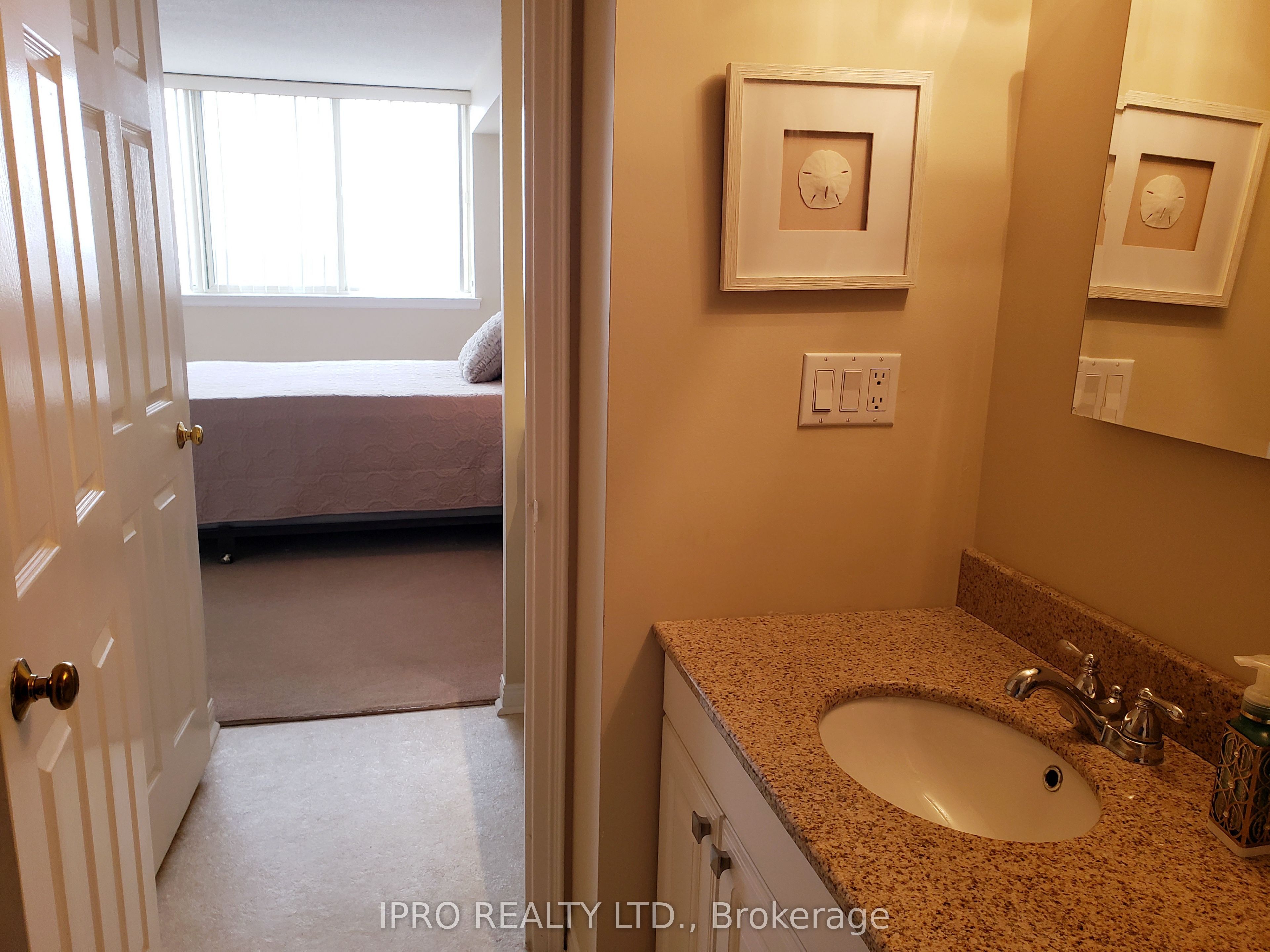 1360 Rathburn Road E 808 Property Photo 27