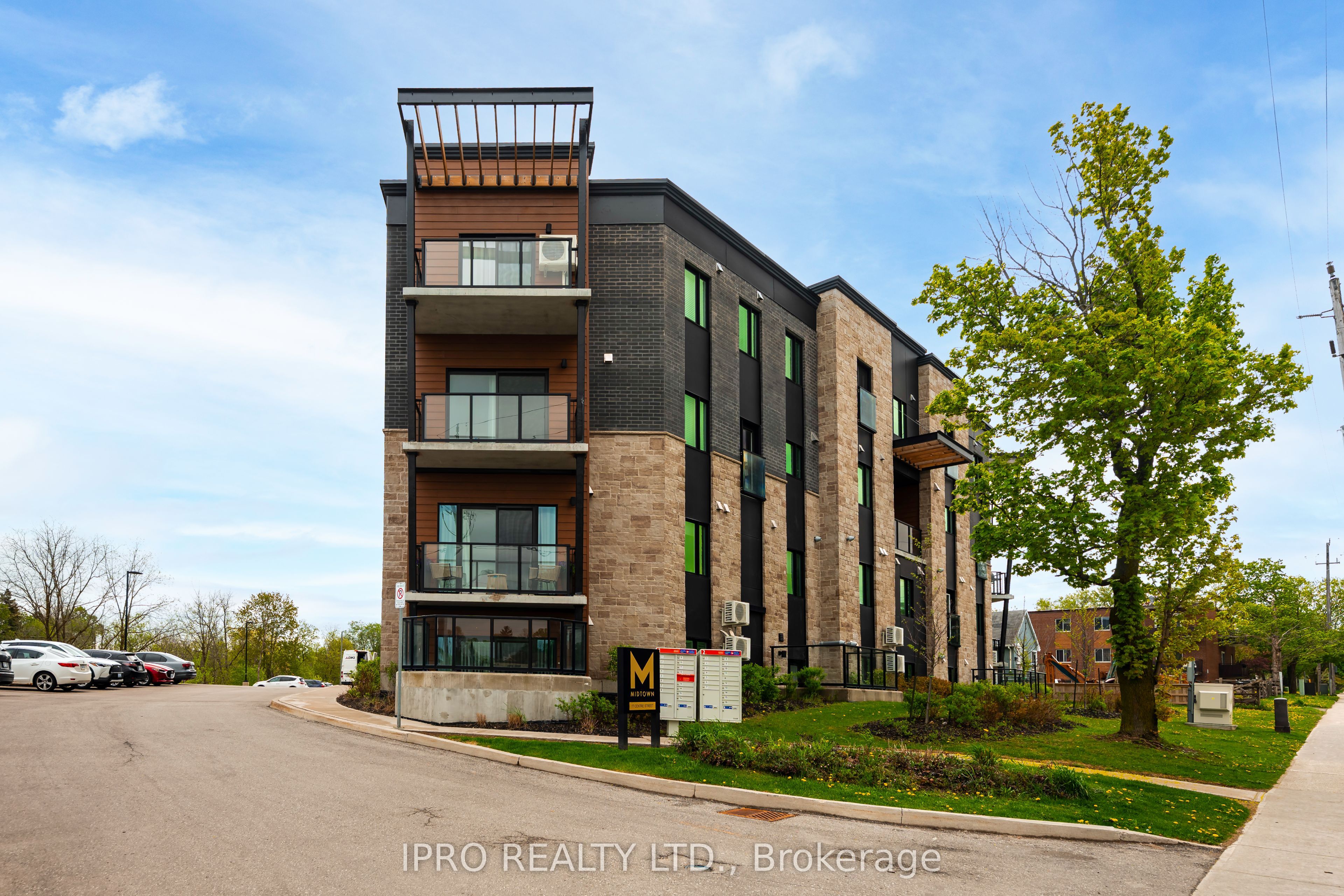 #104 - 17 Centre Street Property Photo 1