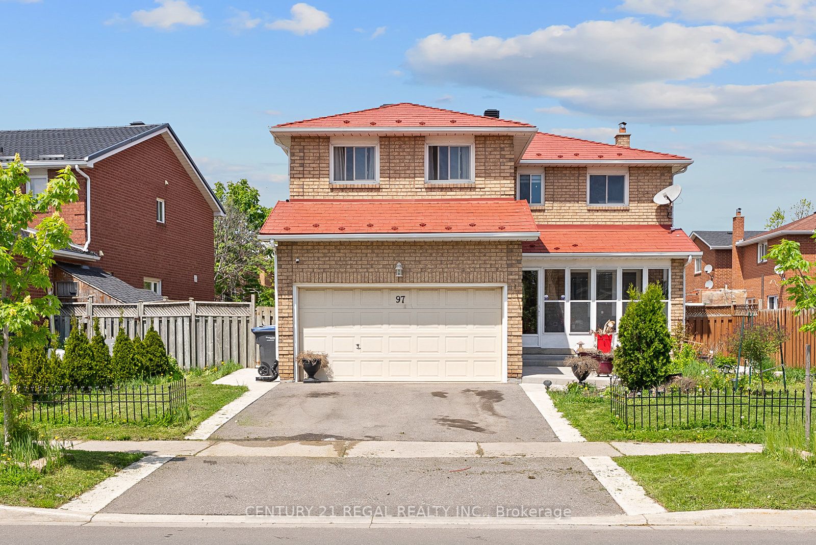 97 Hinchley Wood Grove Property Photo 1