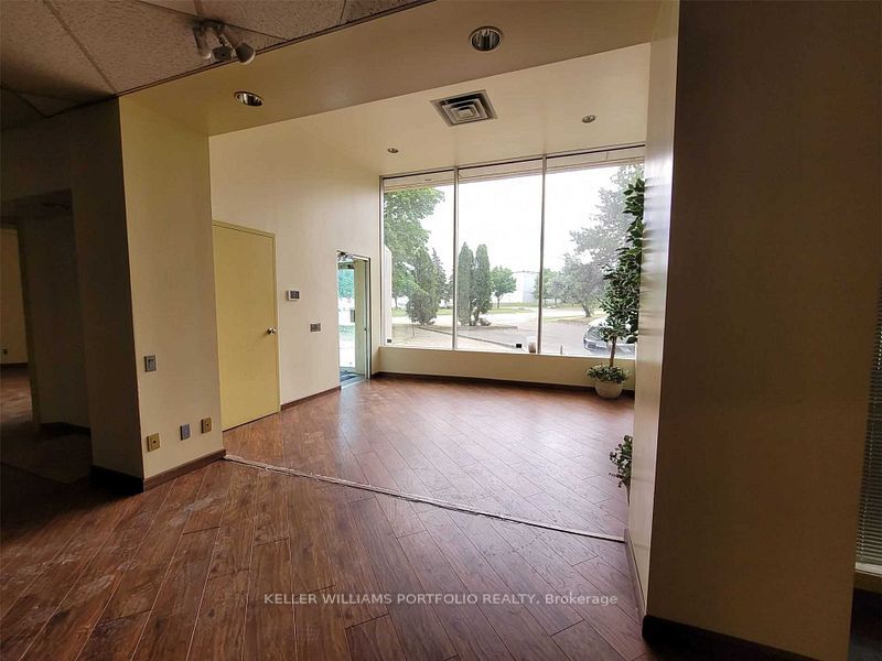 1611 Courtneypark Drive E Property Photo 2