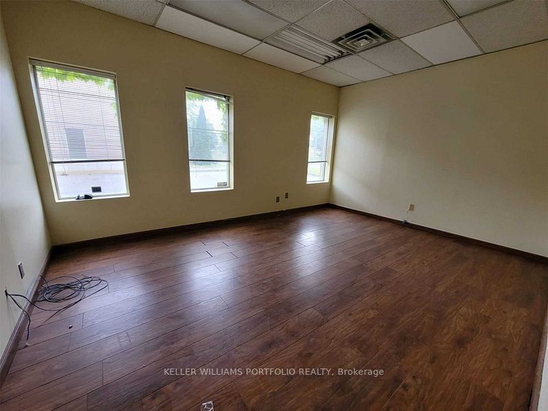 1611 Courtneypark Drive E Property Photo 4