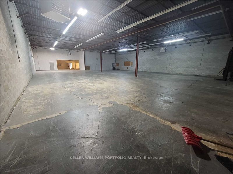 1611 Courtneypark Drive E Property Photo 6