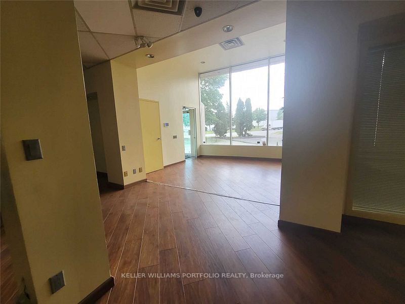 1611 Courtneypark Drive E Property Photo 9