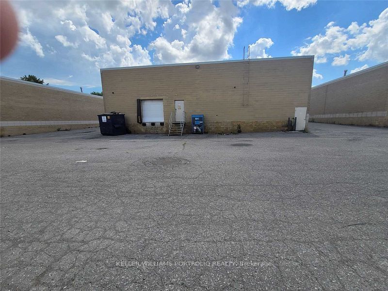 1611 Courtneypark Drive E Property Photo 10