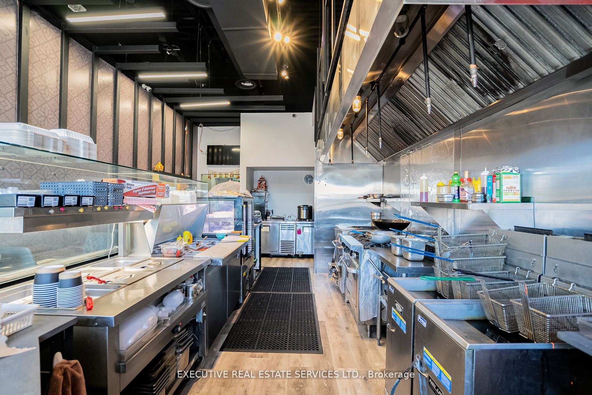 478 Dundas Street W 7 Property Photo 13