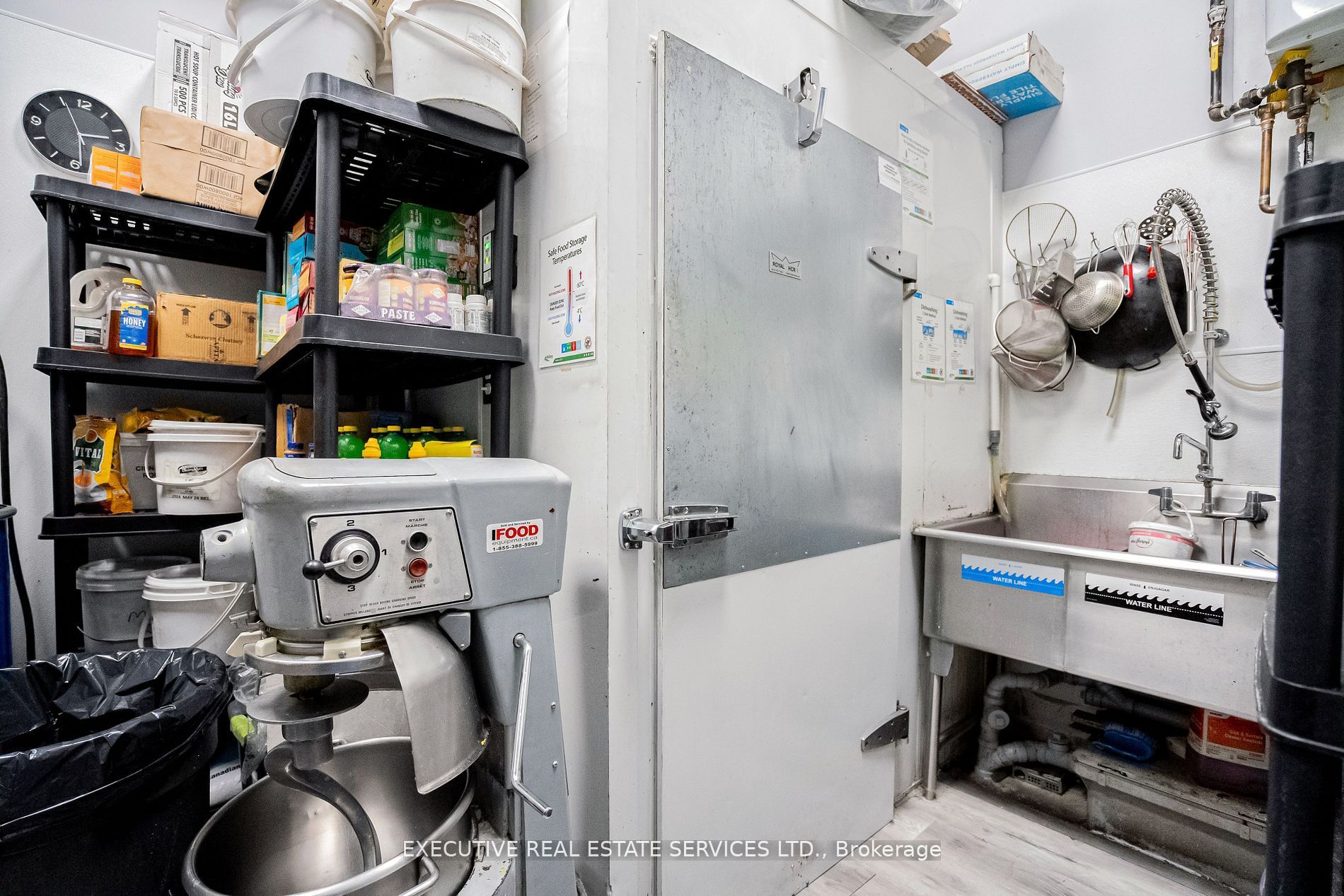 478 Dundas Street W 7 Property Photo 16