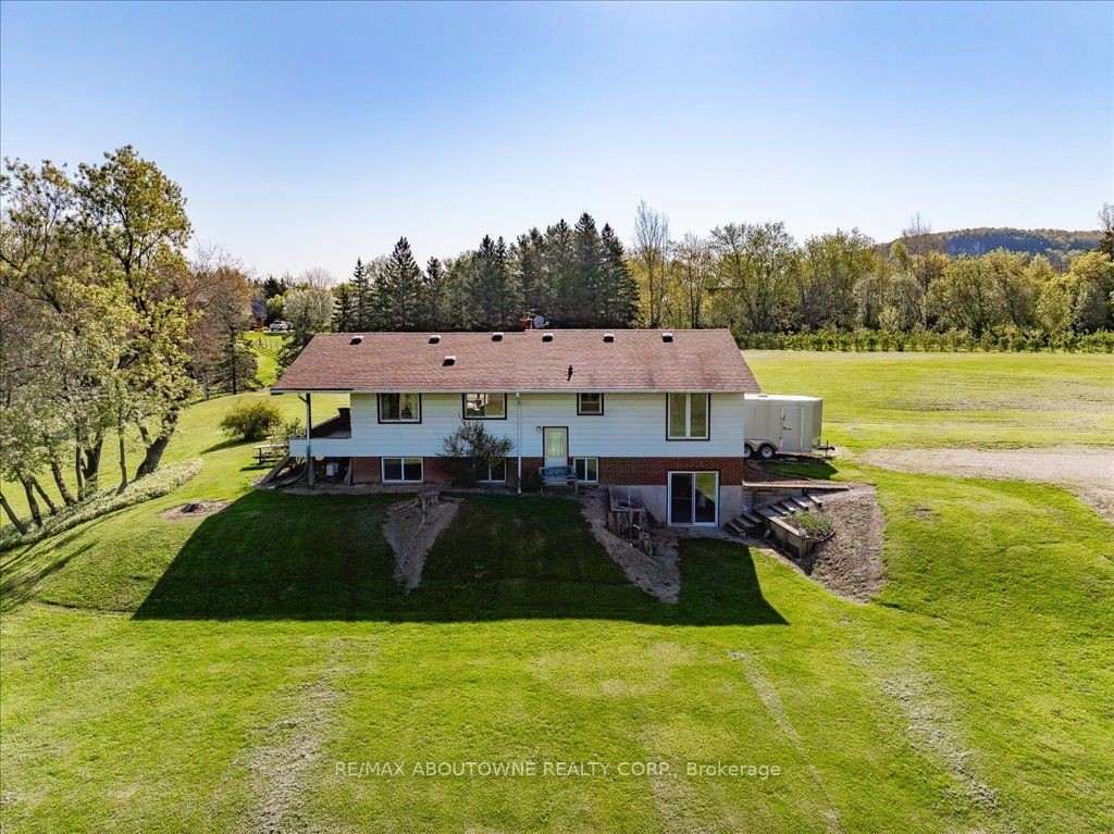 3029 Britannia Rd Property Photo 5