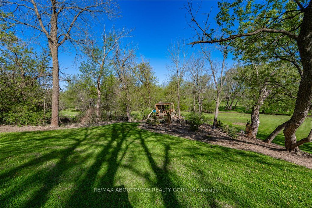3029 Britannia Rd Property Photo 8