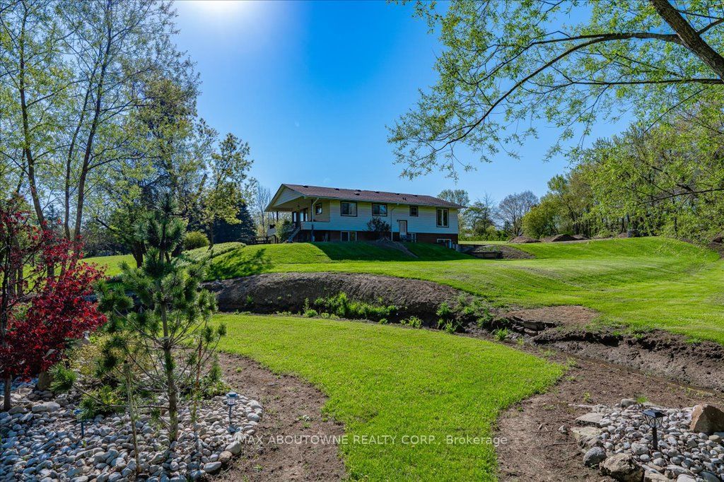 3029 Britannia Rd Property Photo 9