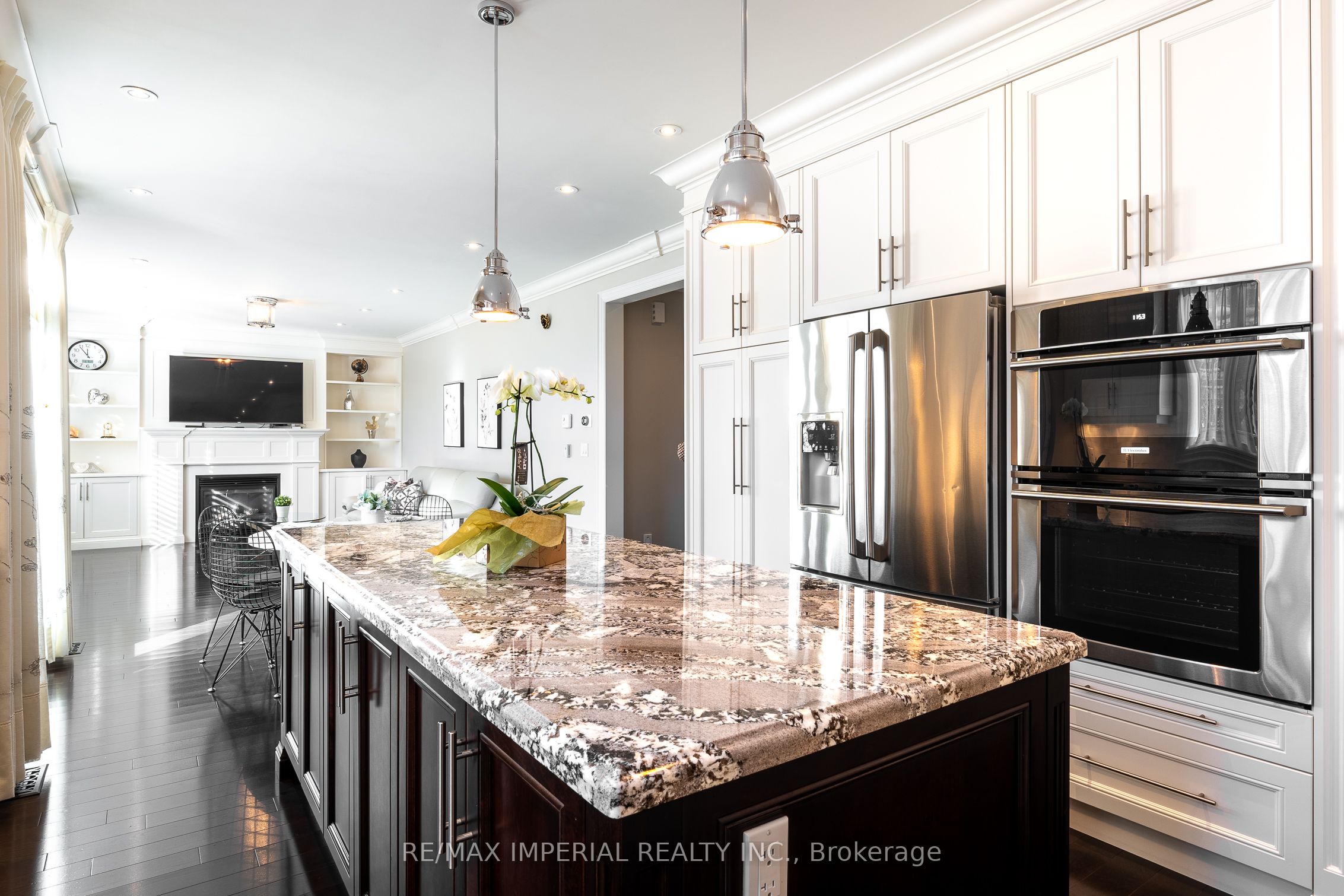 418 Queen Mary Dr Property Photo 13