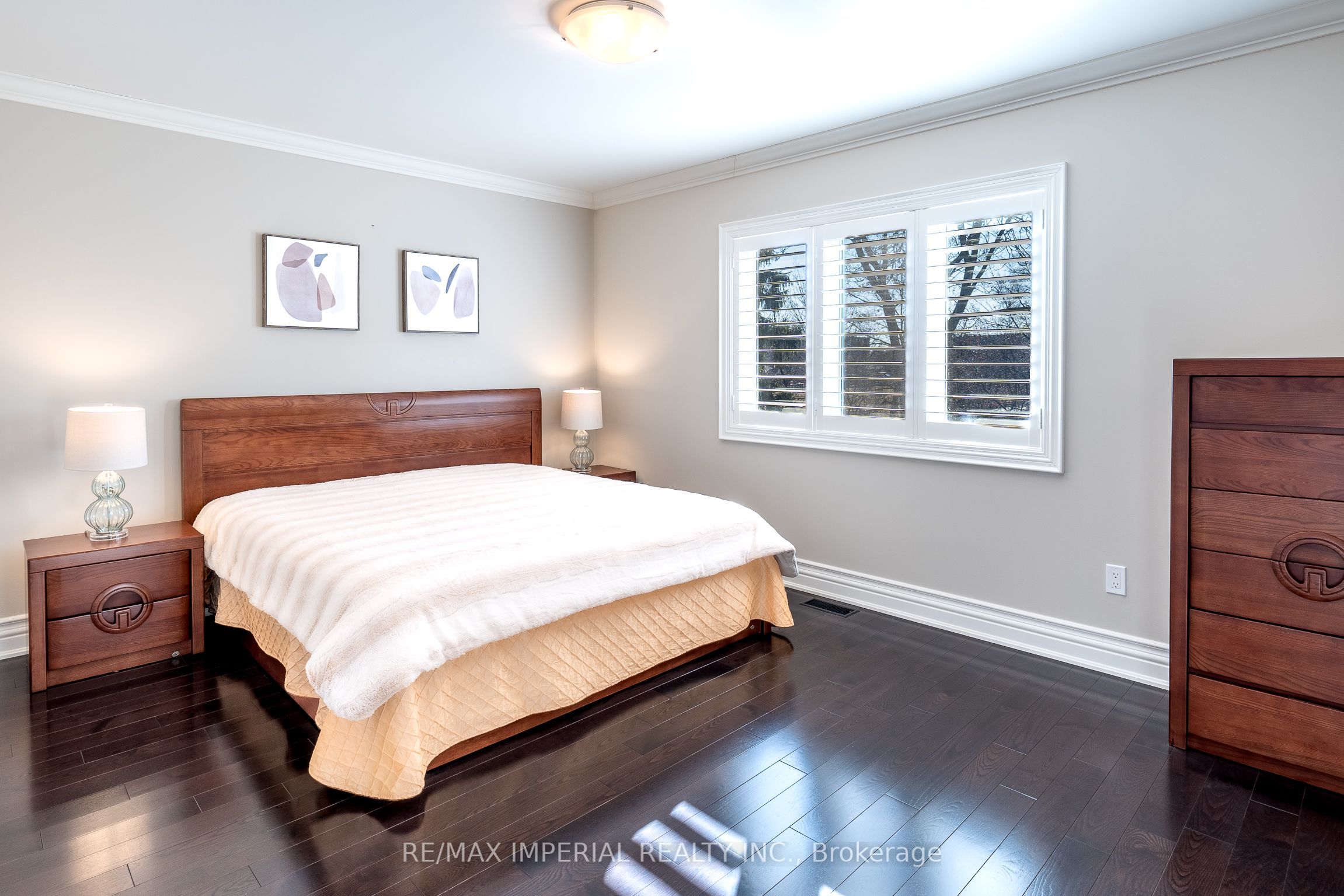 418 Queen Mary Dr Property Photo 23