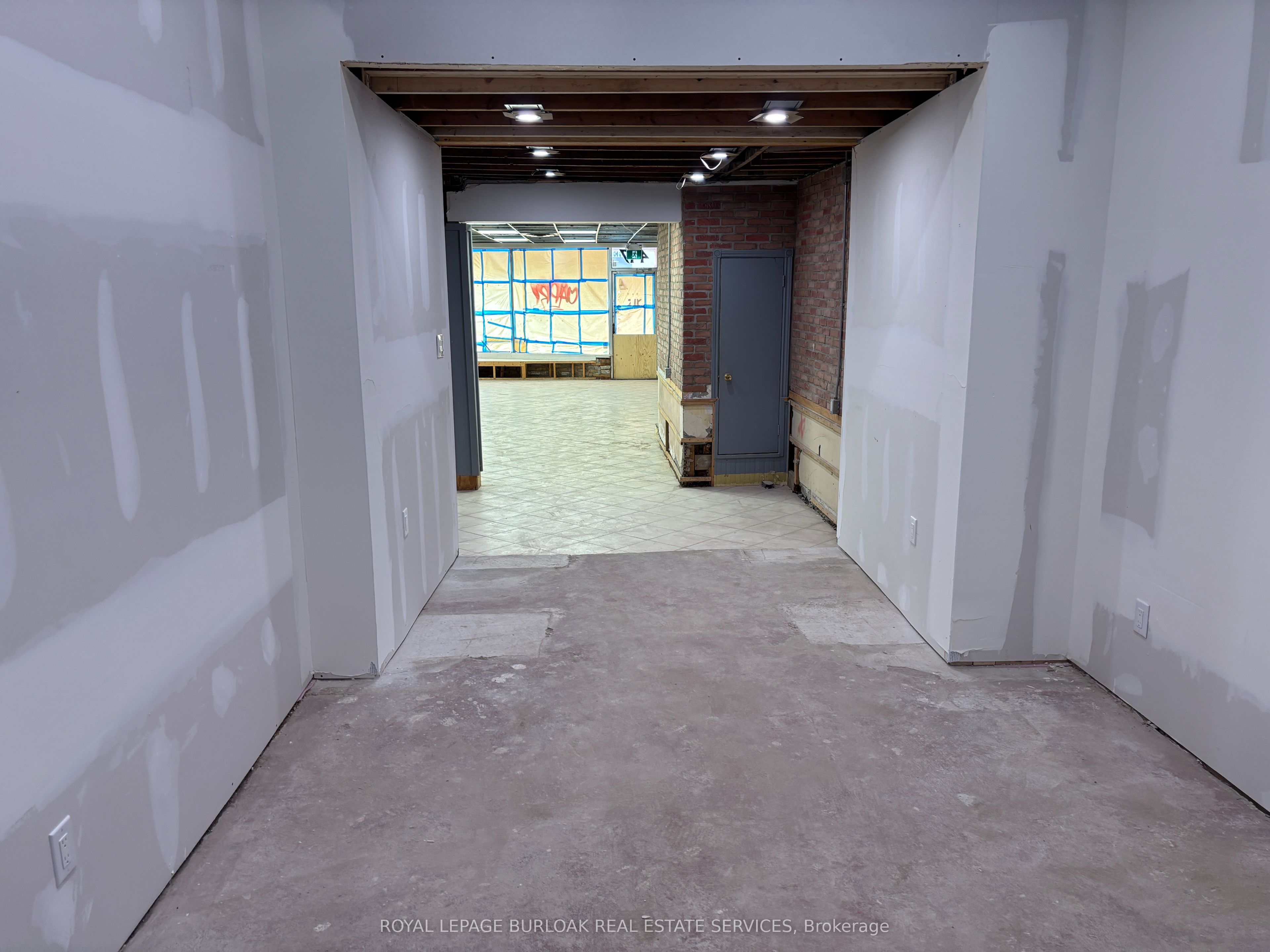447 Brant Street Property Photo 7
