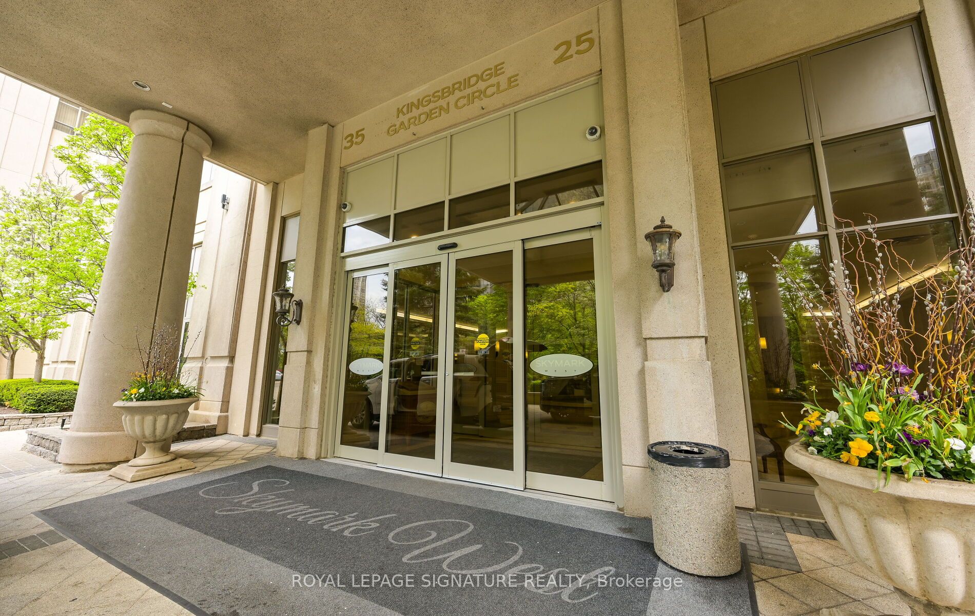 #1126 - 25 Kingsbridge Garden Circle Property Photo 3