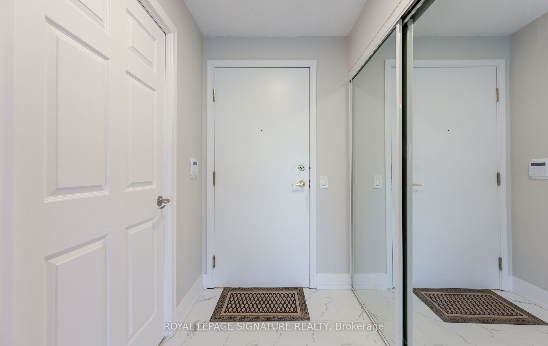#1126 - 25 Kingsbridge Garden Circle Property Photo 7