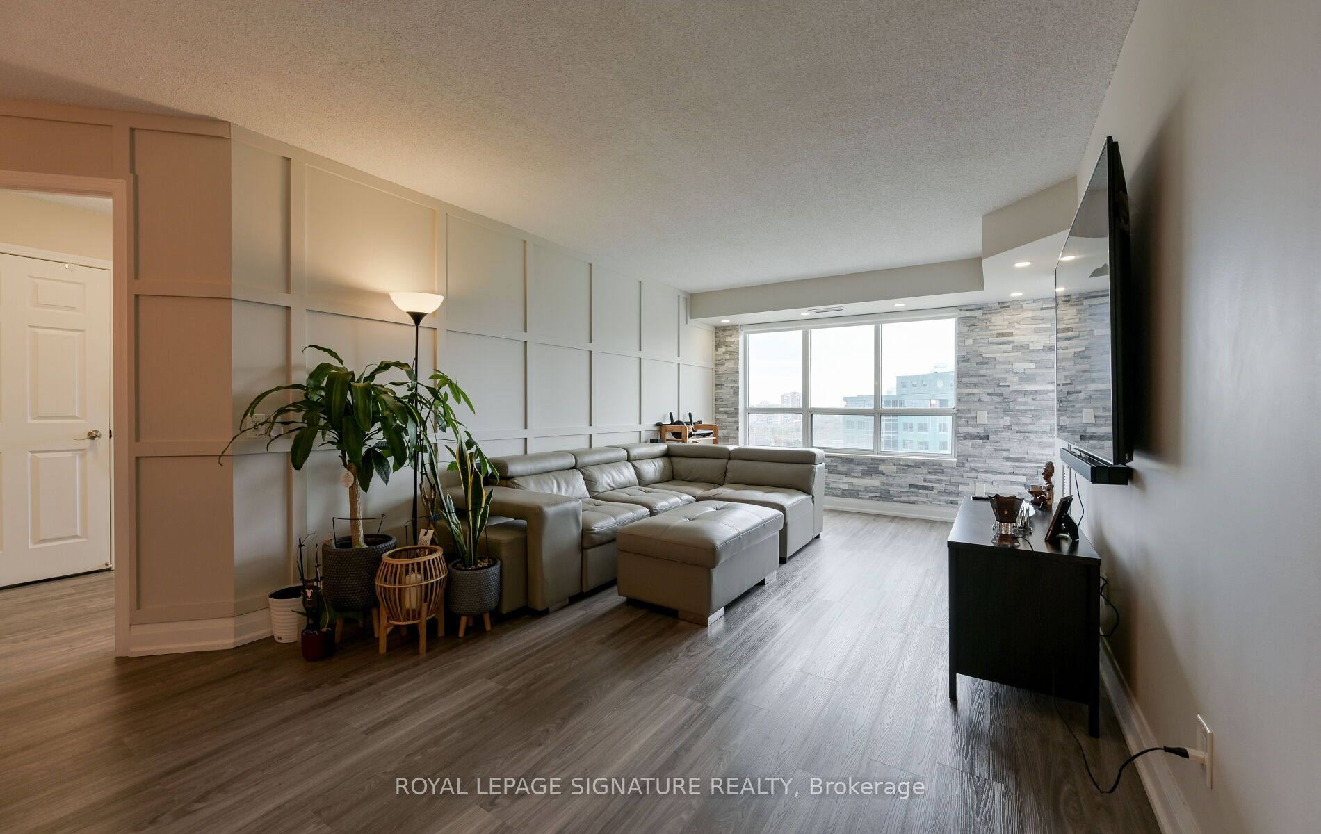 #1126 - 25 Kingsbridge Garden Circle Property Photo 9