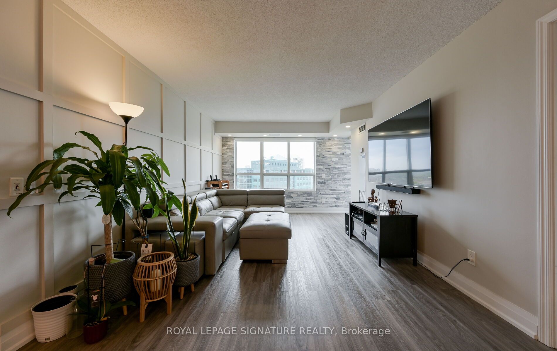 #1126 - 25 Kingsbridge Garden Circle Property Photo 10