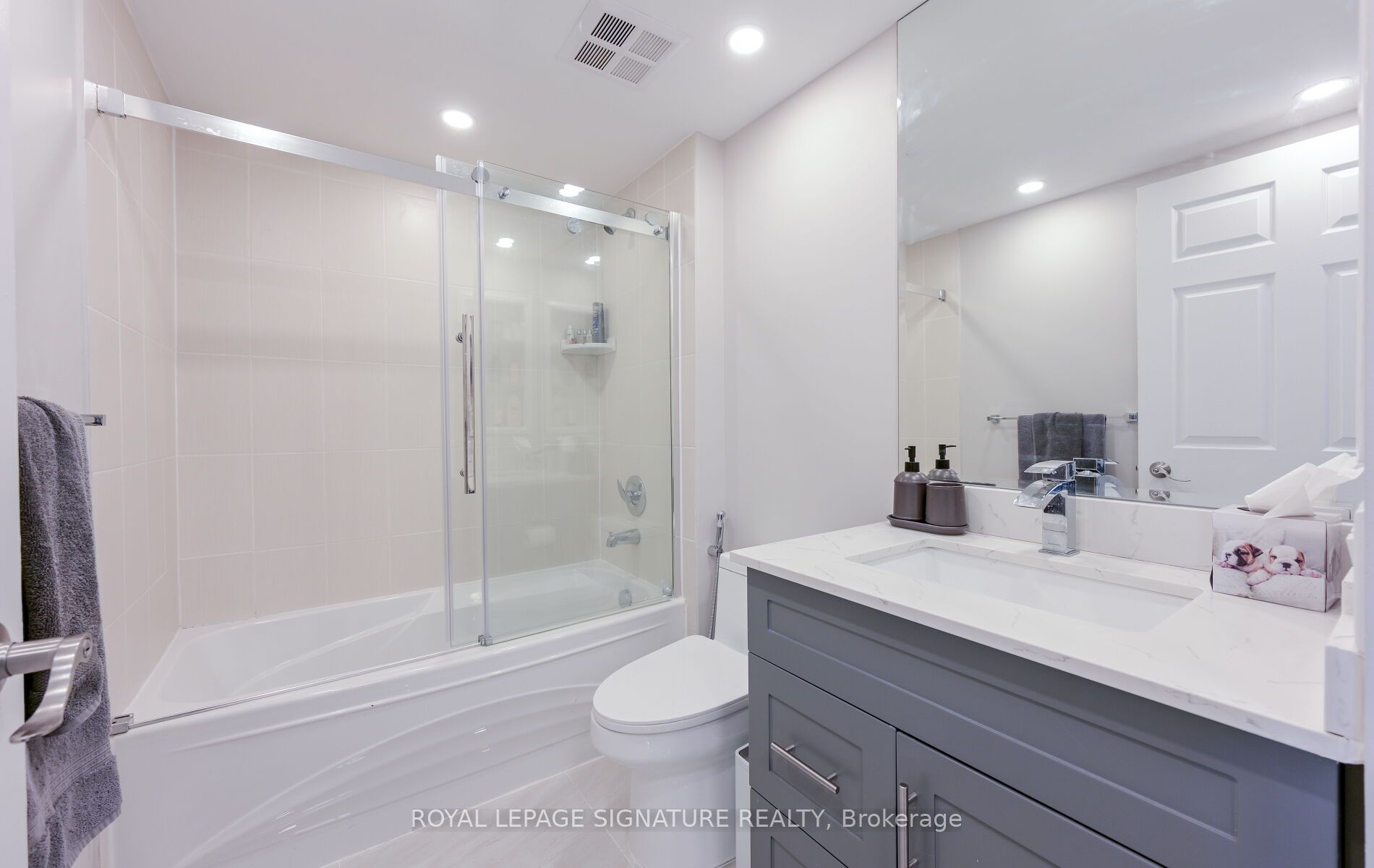 #1126 - 25 Kingsbridge Garden Circle Property Photo 24